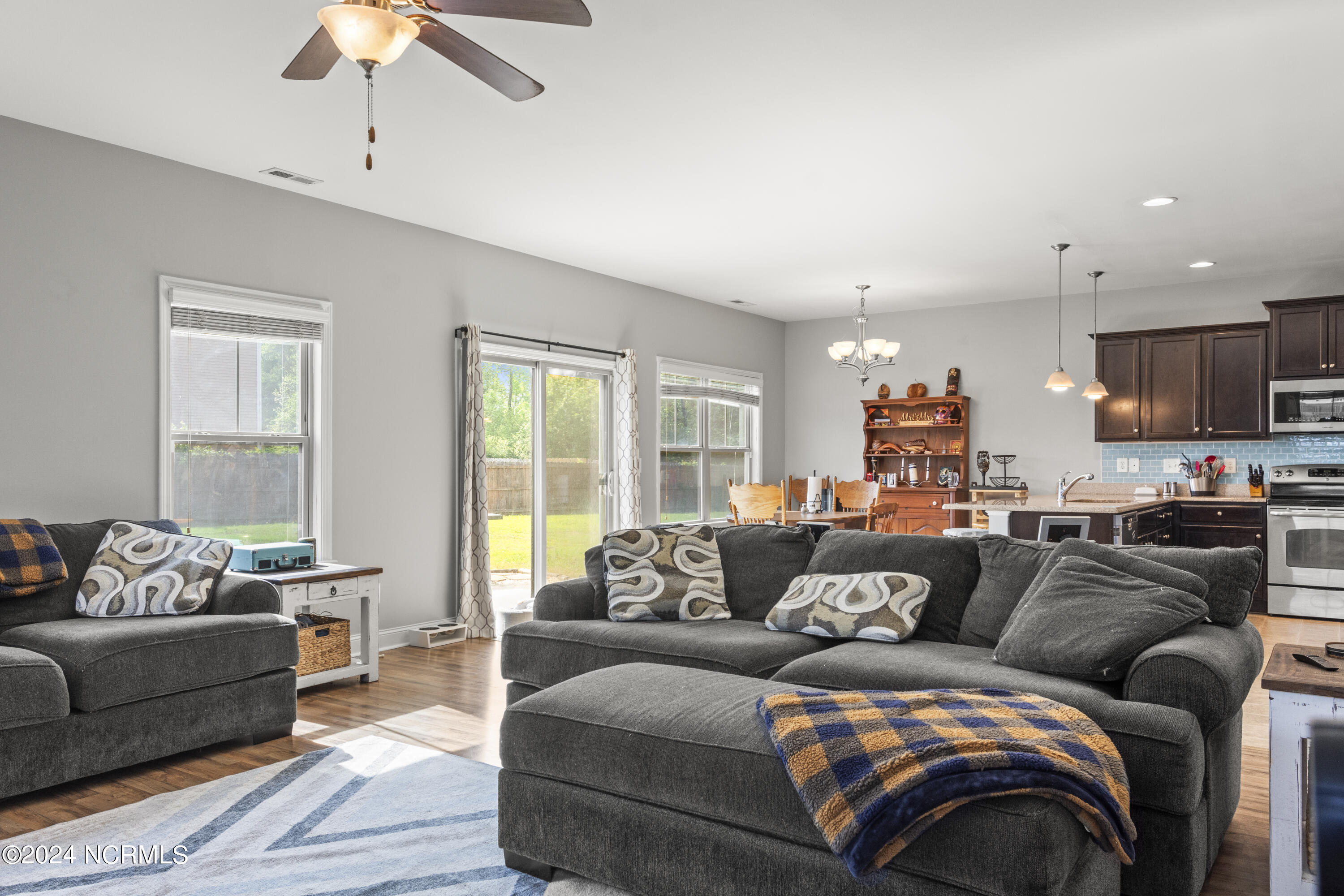 100566117 | Photo 14