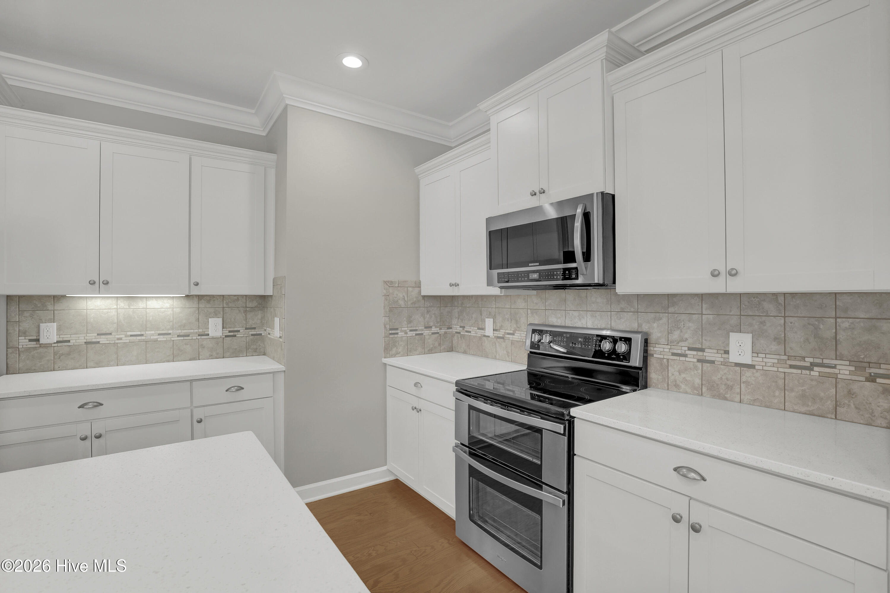 100550895 | Photo 15