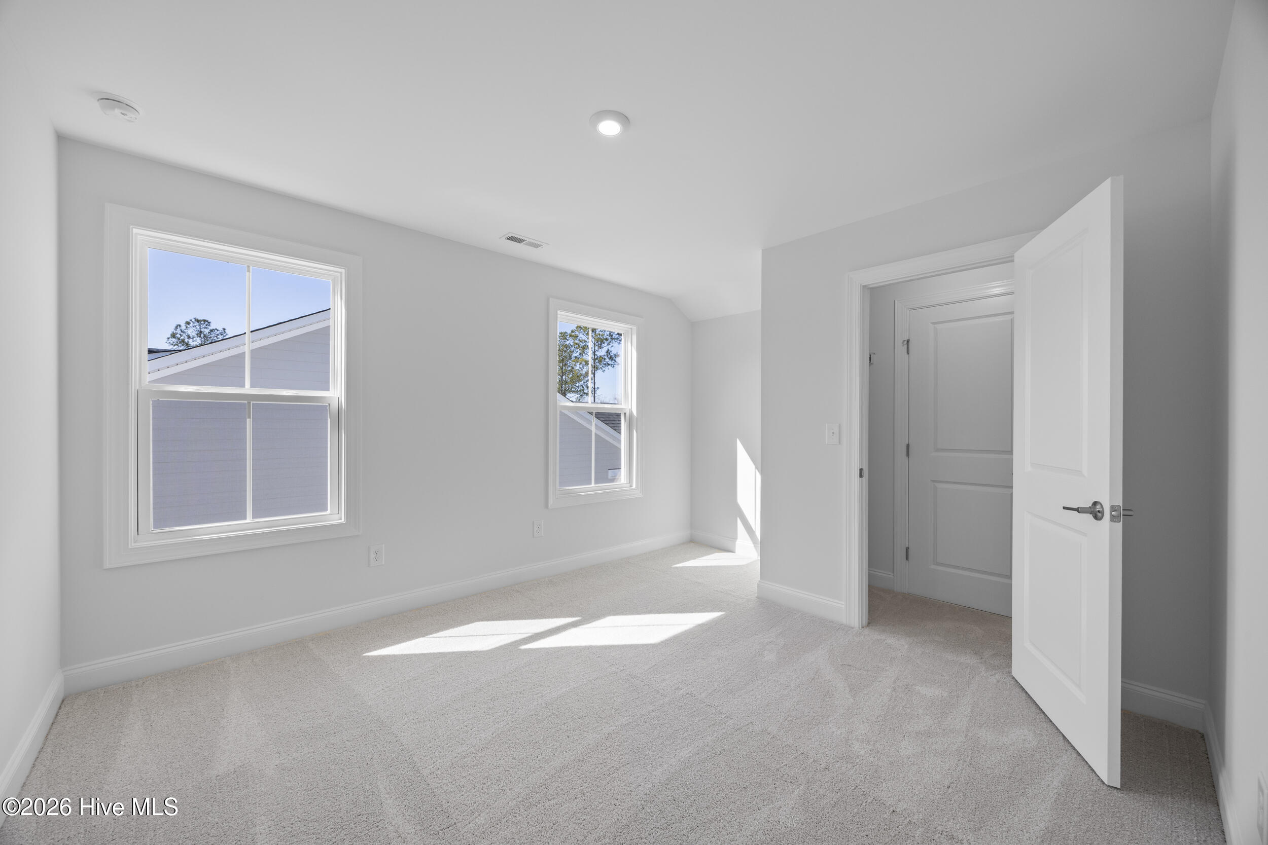 100527055 | Photo 31