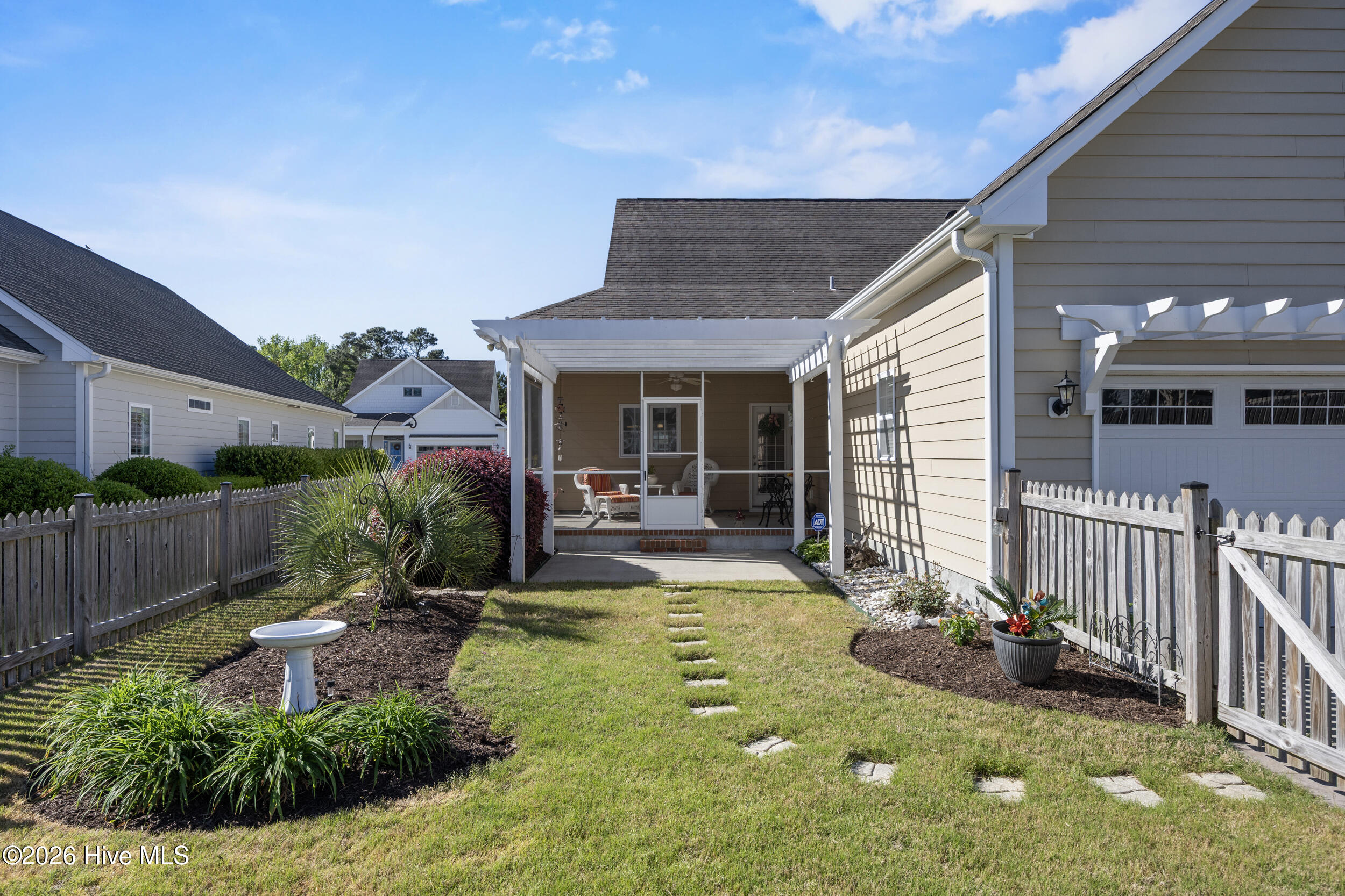 100567413 | Photo 23