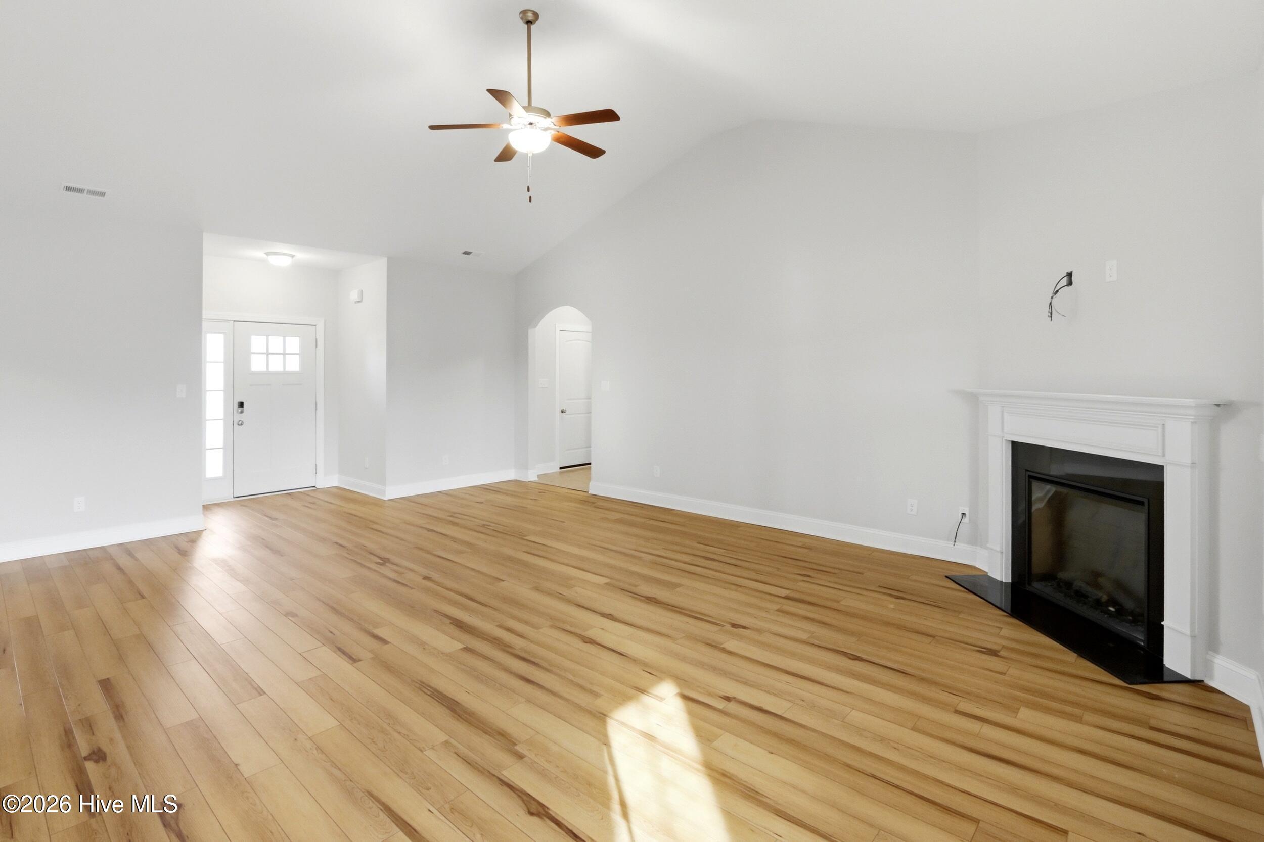 100562306 | Photo 10