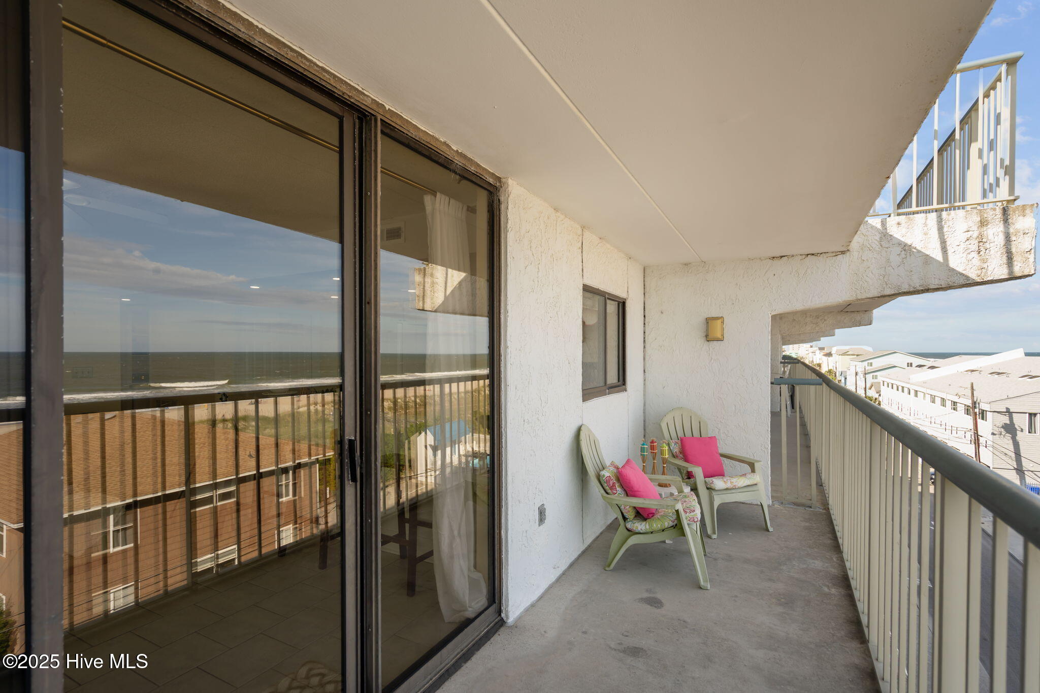 100530733 | Photo 28