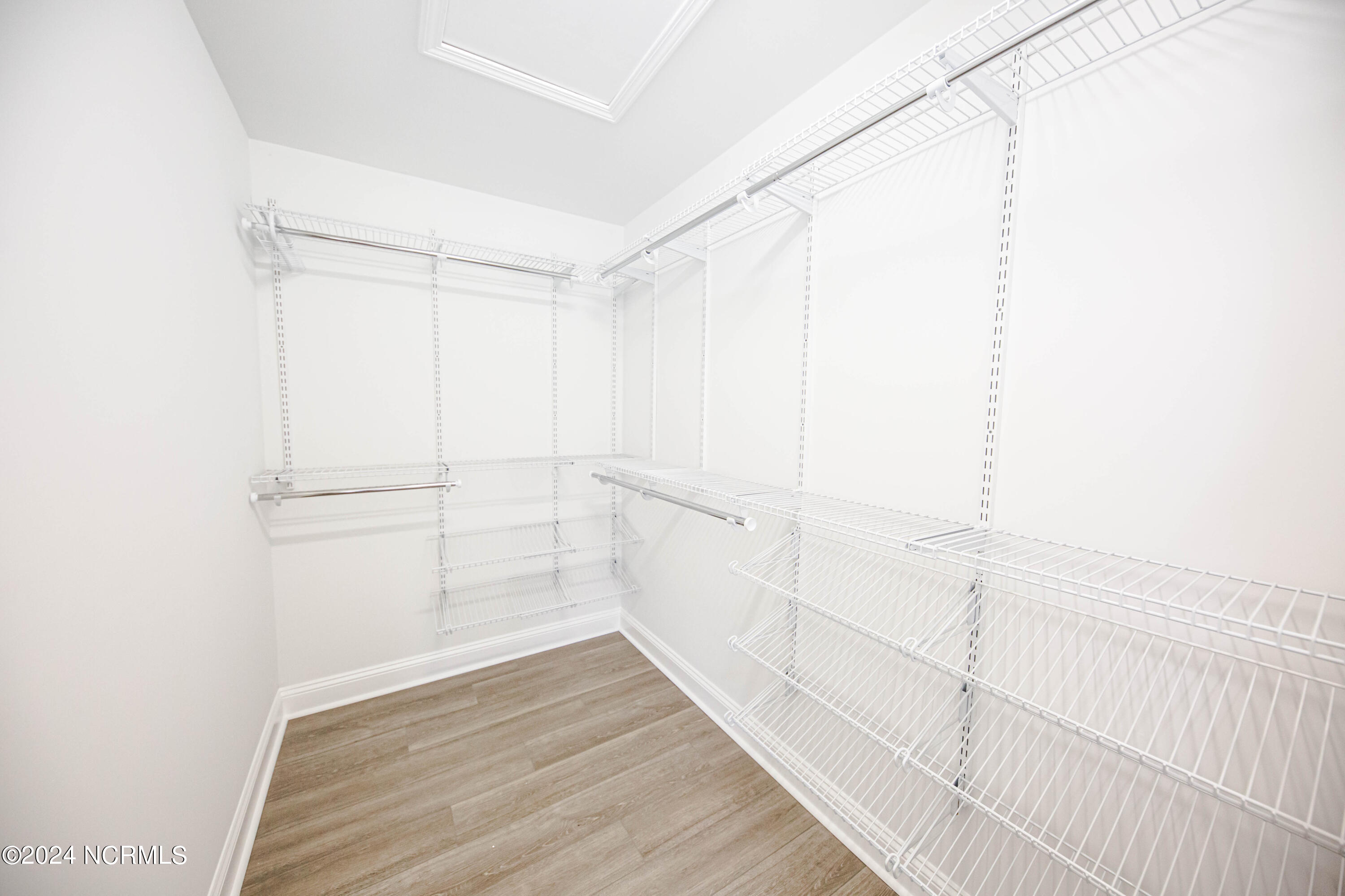 100566053 | Photo 38