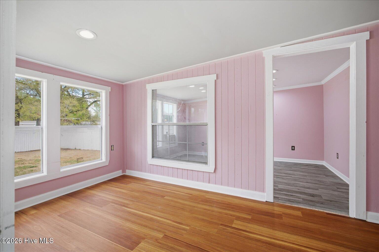 100565054 | Photo 51