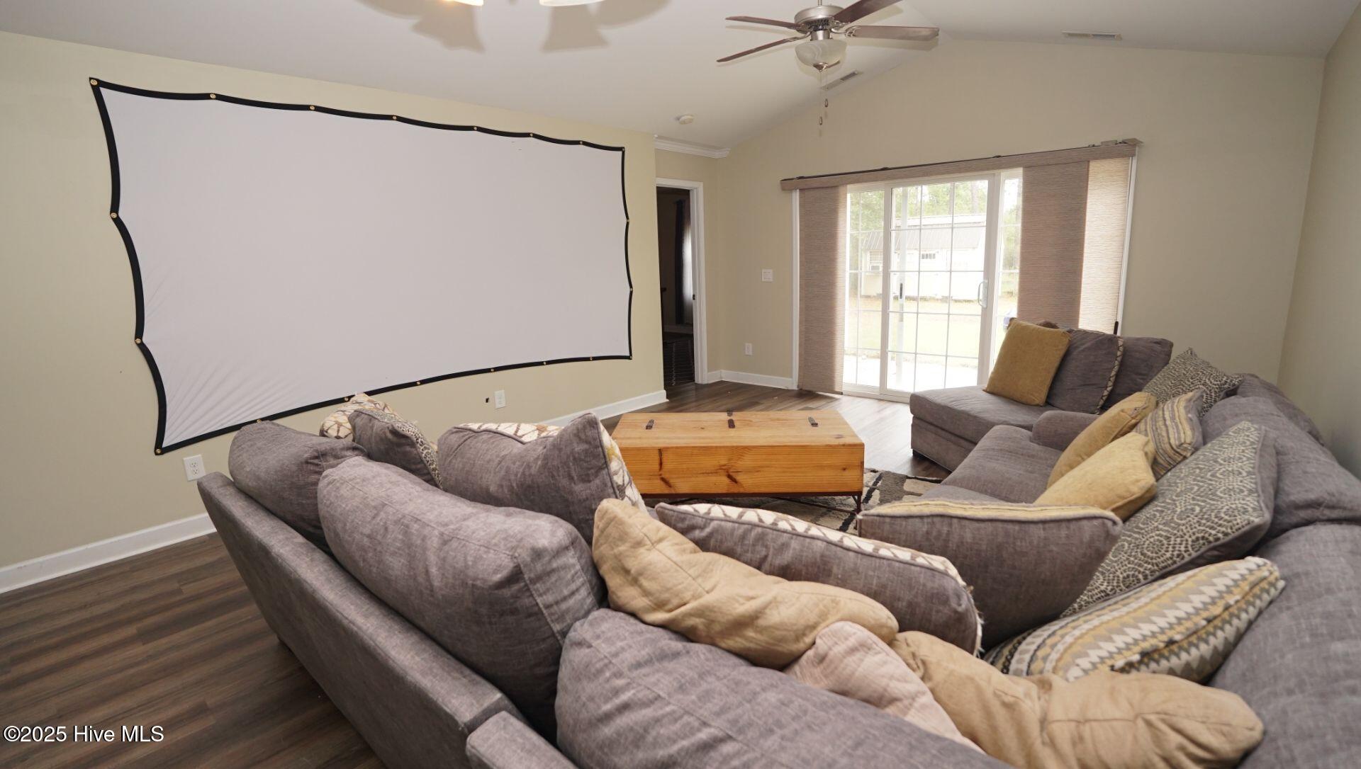 100538035 | Photo 12