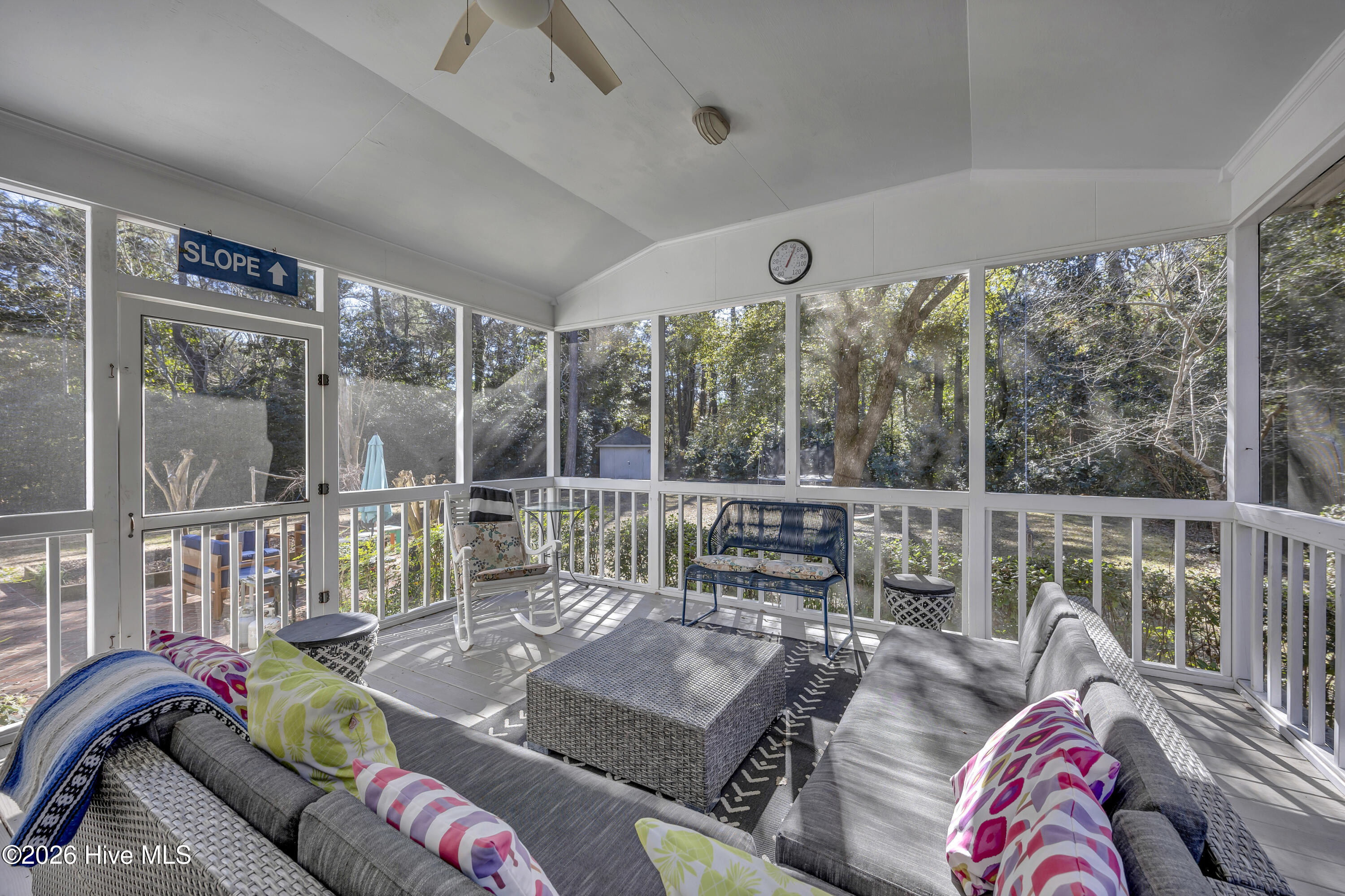 100549604 | Photo 25