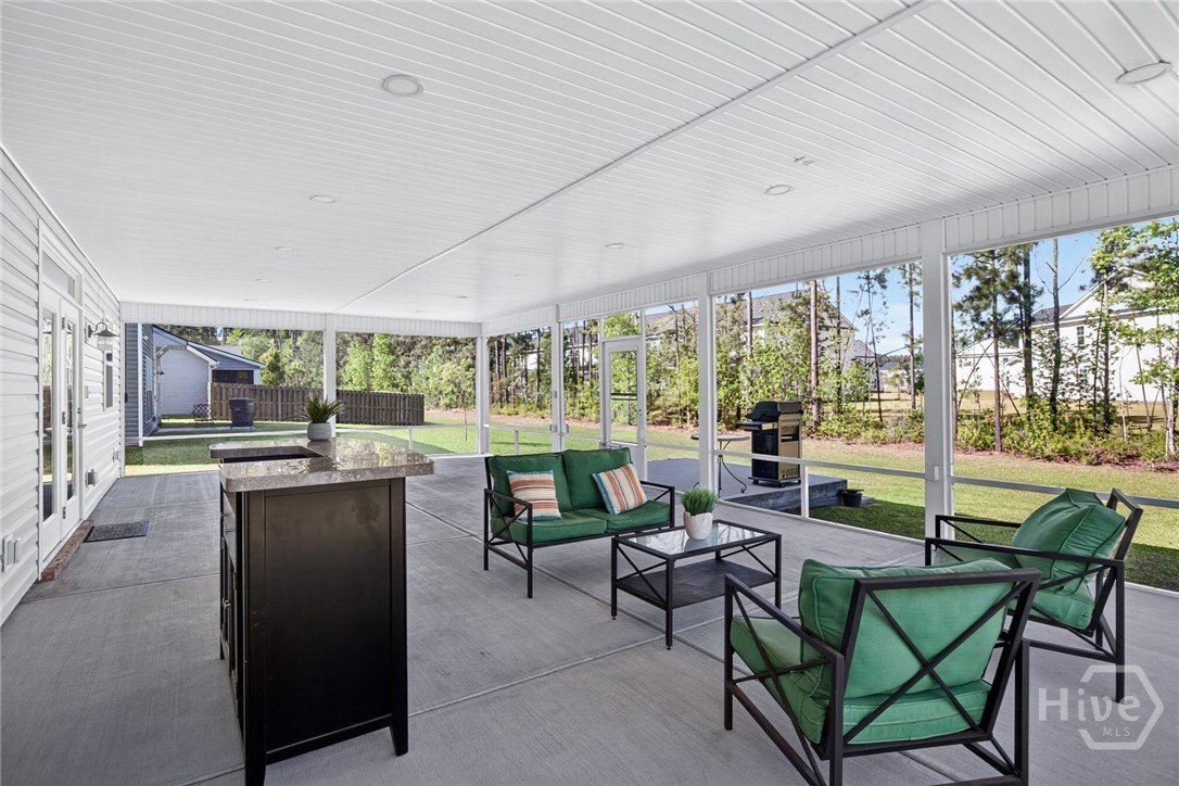 screened patio 40 x 20, 800 sq feet with 100 sq fe