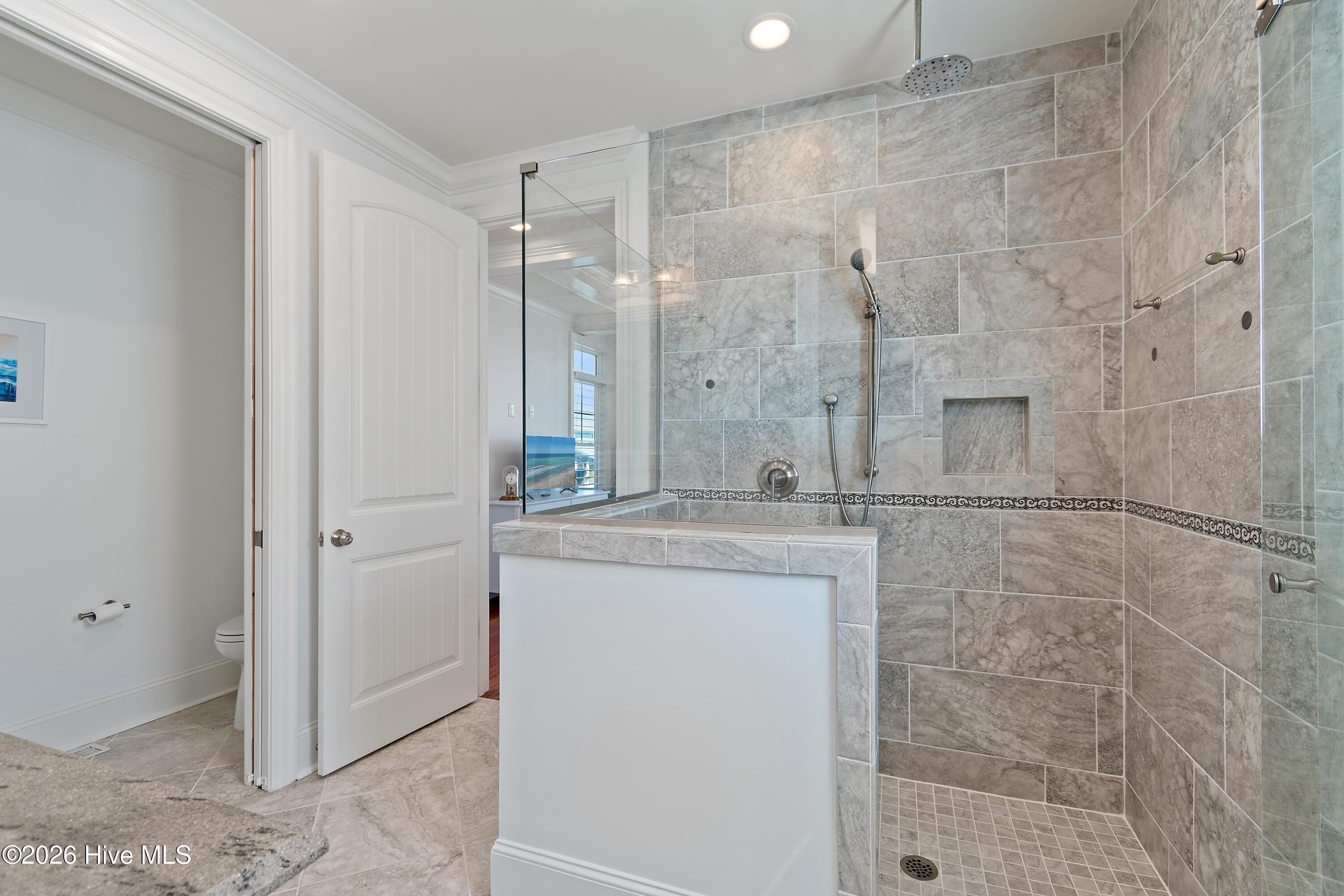 100562772 | Photo 54