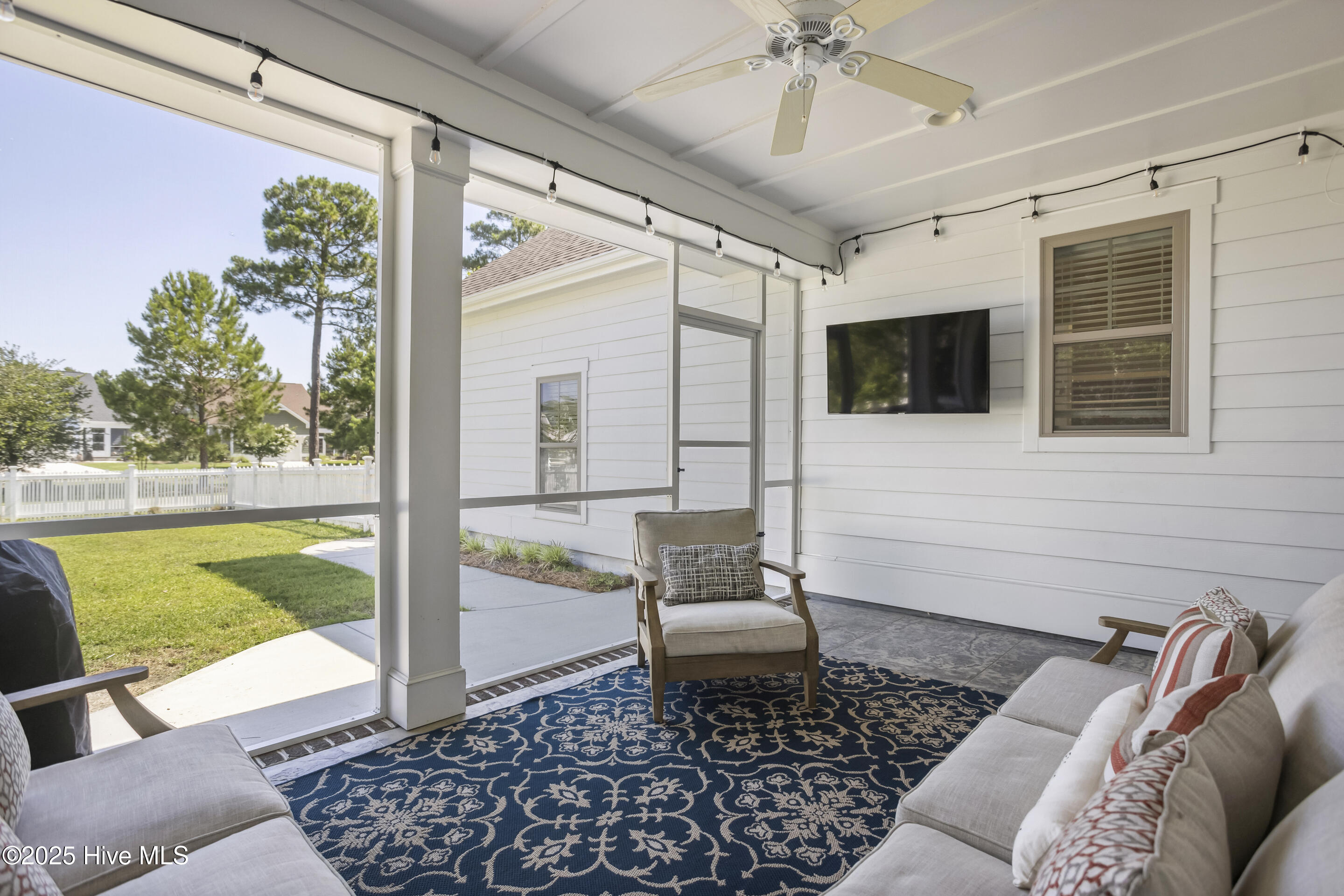 100497870 | Photo 19