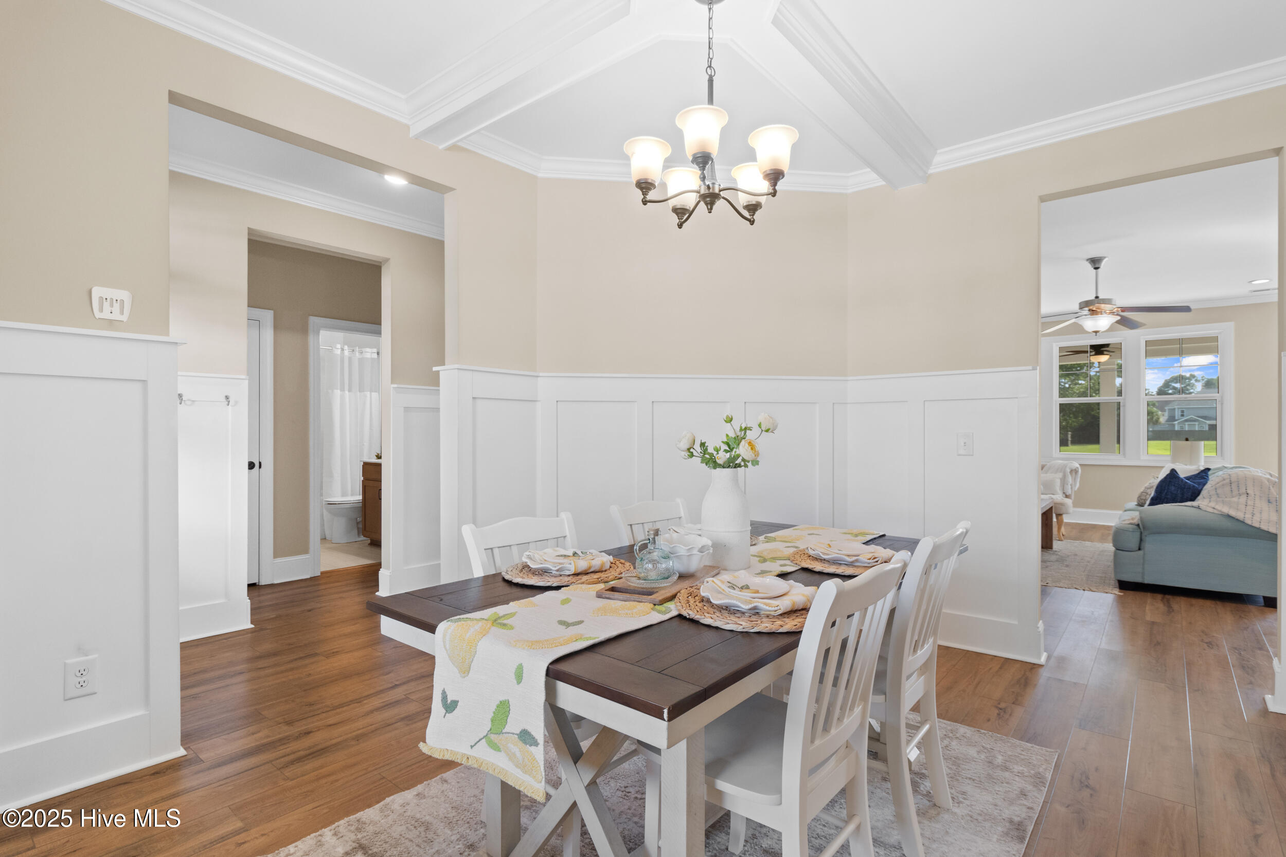 100528109 | Photo 11