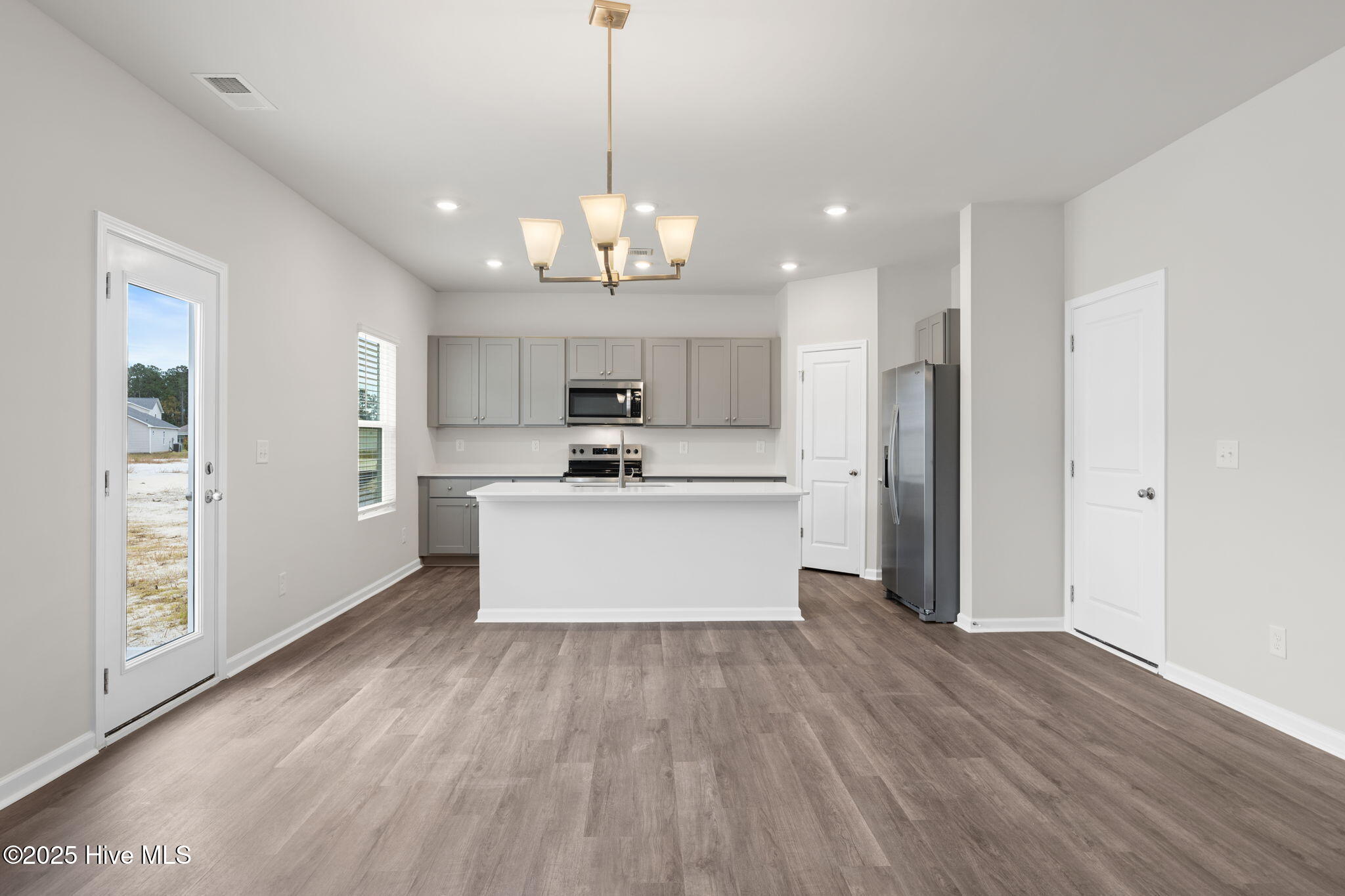 100507185 | Photo 11