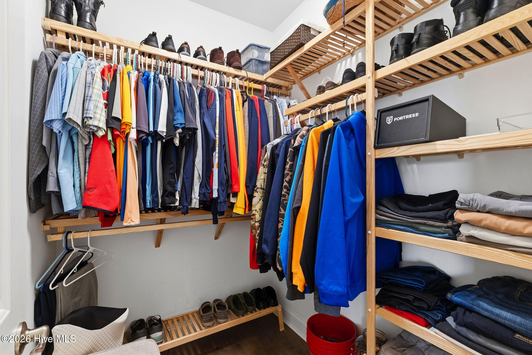 100554353 | Photo 32