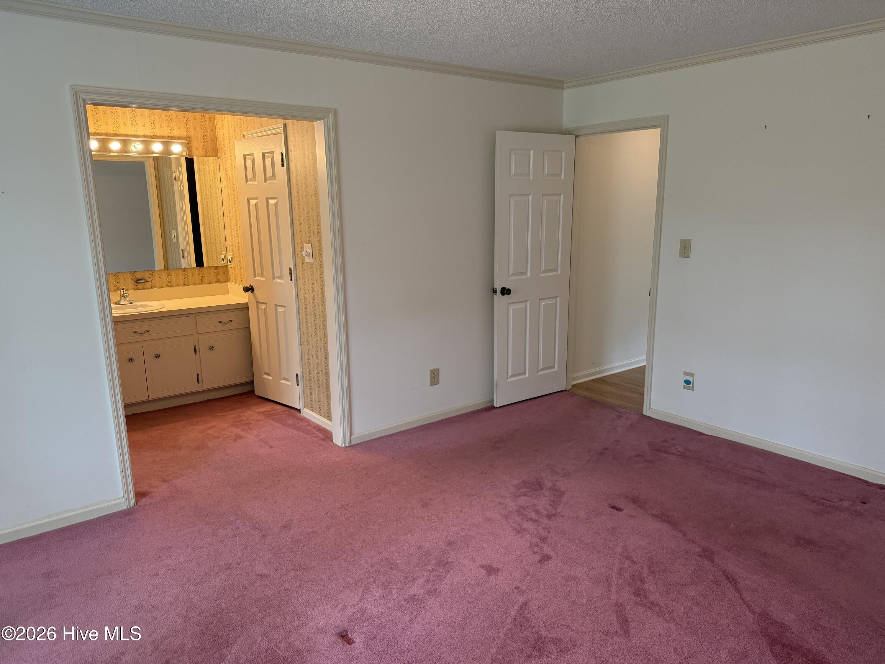 100570594 | Photo 31