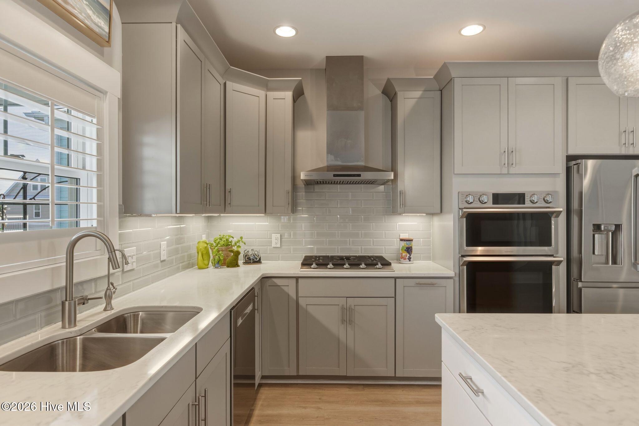 100562049 | Photo 20