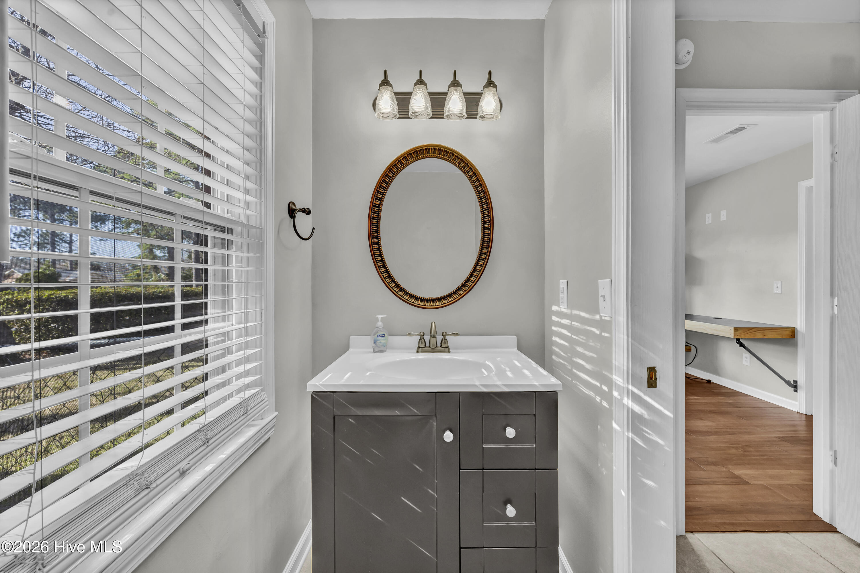 100549166 | Photo 21