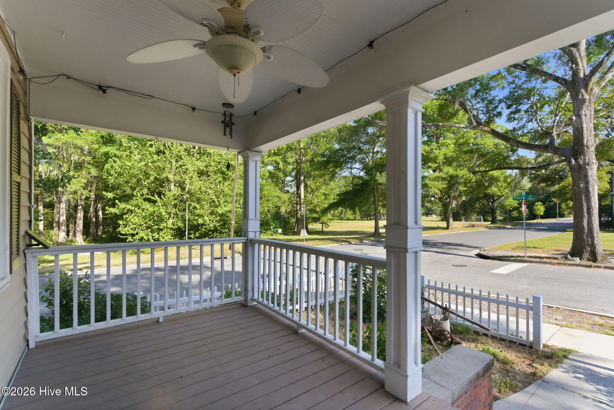 100569211 | Photo 28