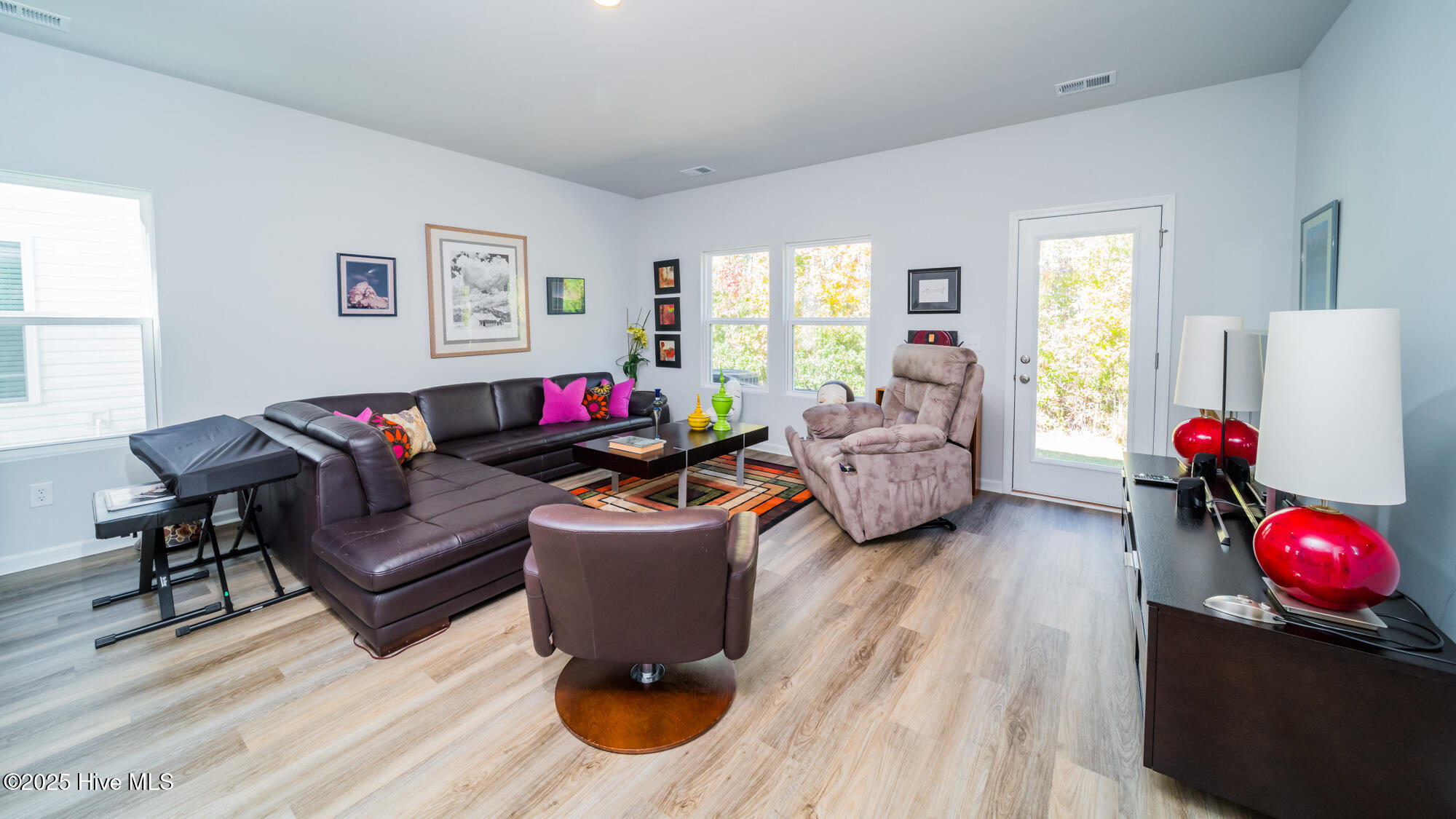 100537788 | Photo 19