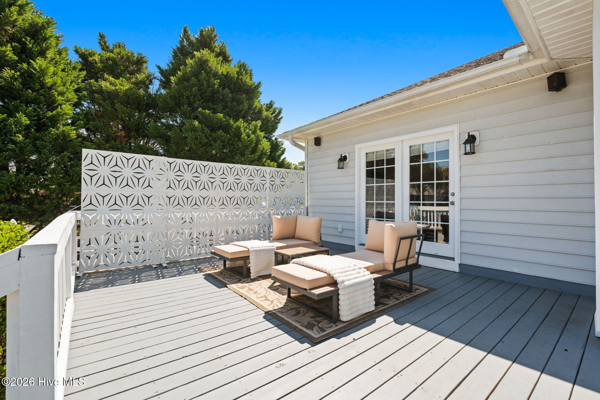 100567256 | Photo 51