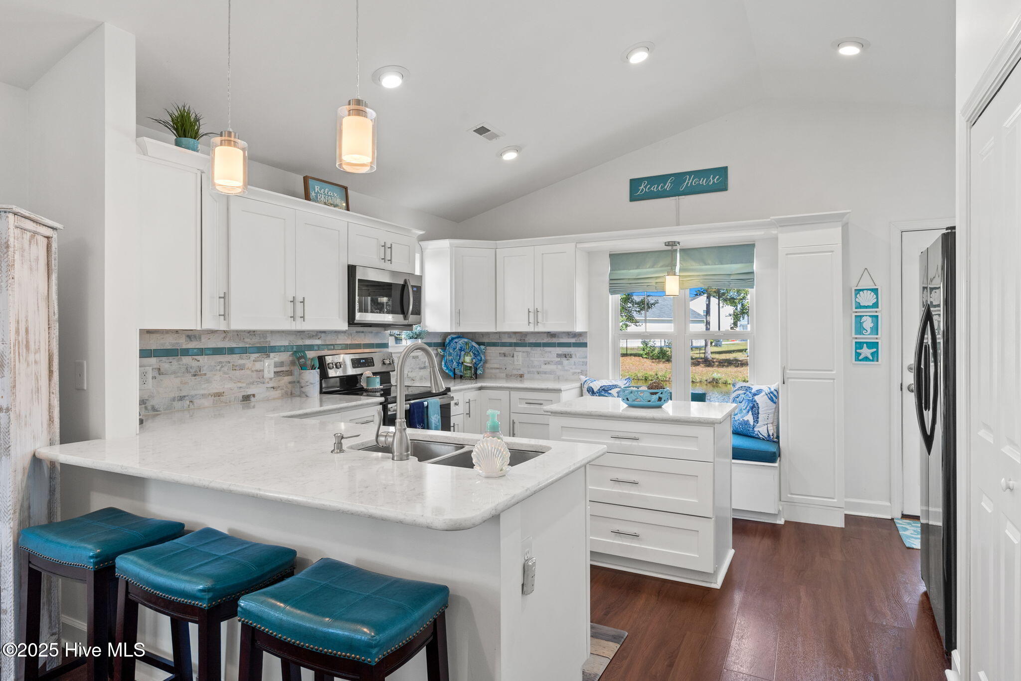 100536893 | Photo 14