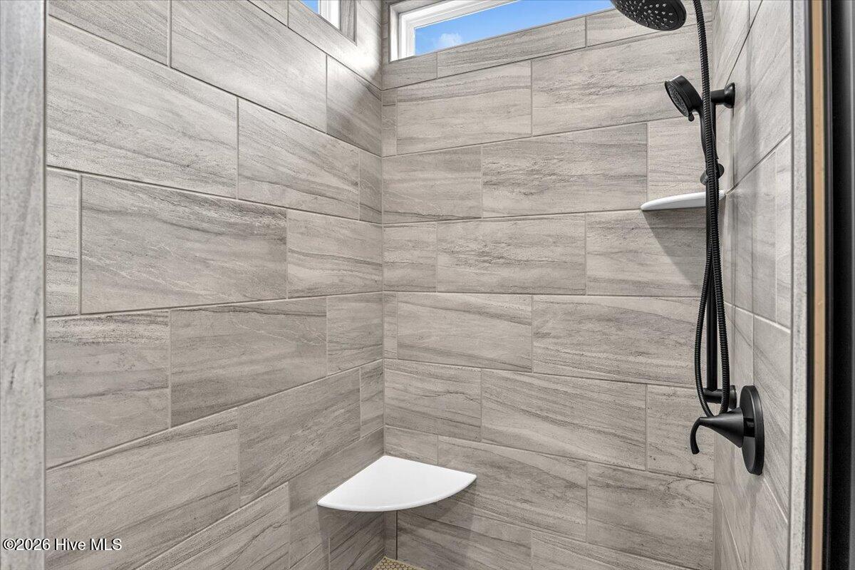 100552703 | Photo 31