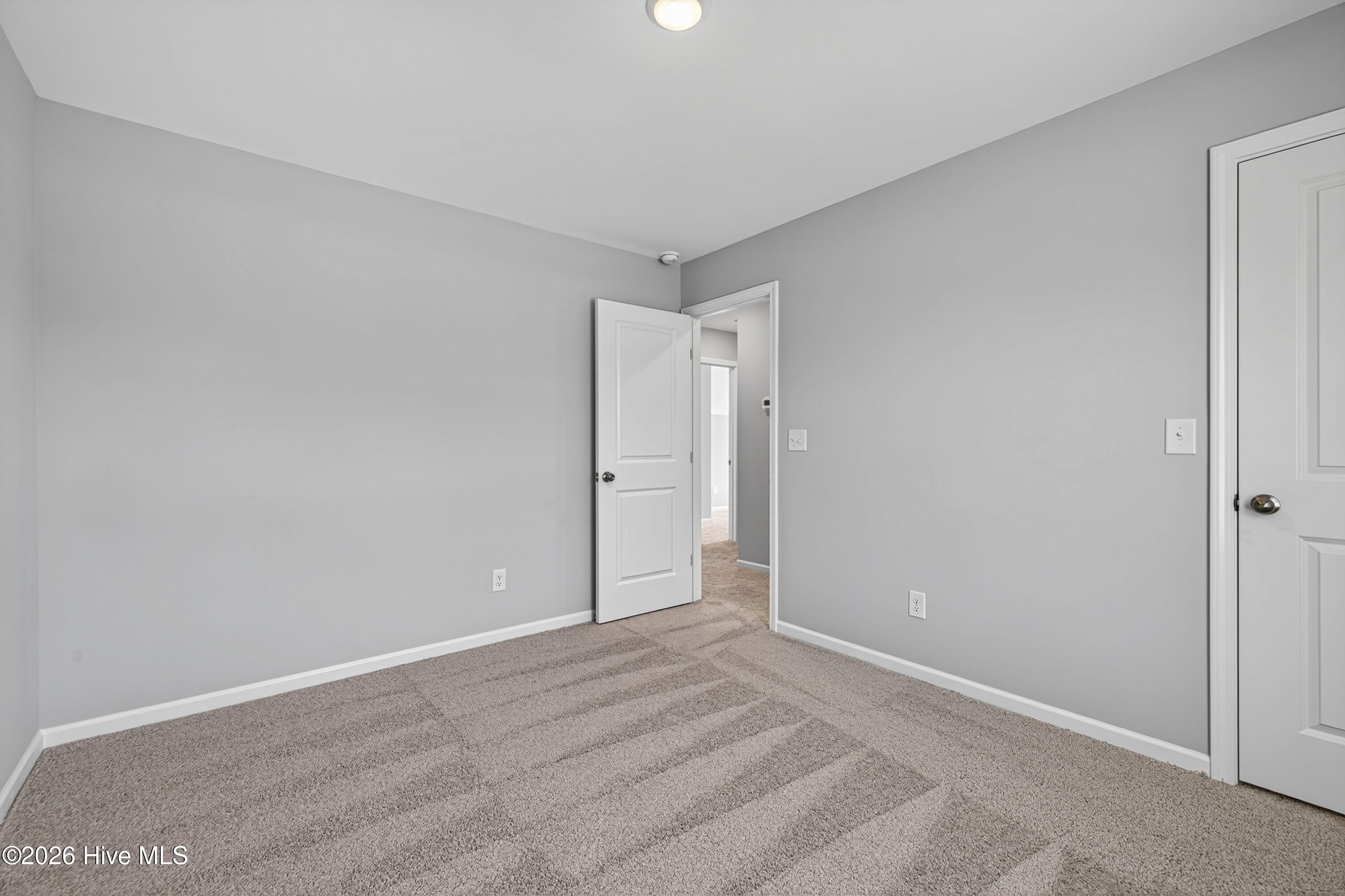 100565447 | Photo 46