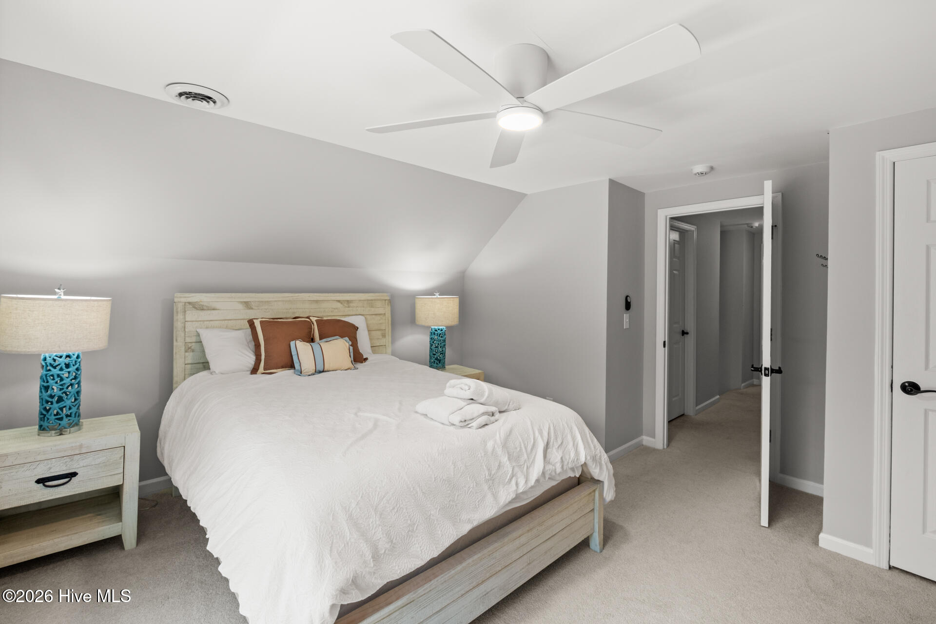 100569244 | Photo 27