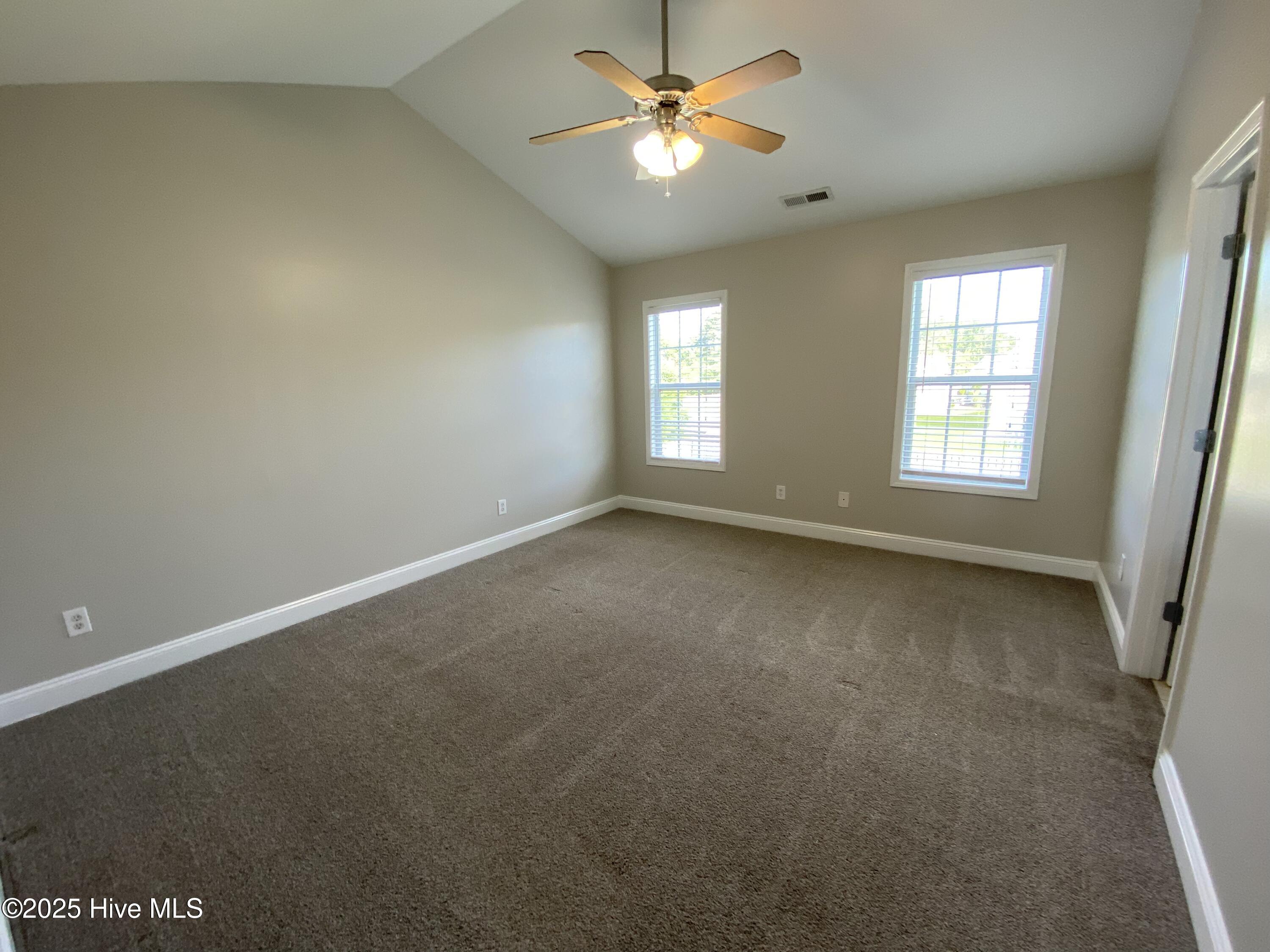 100566817 | Photo 23