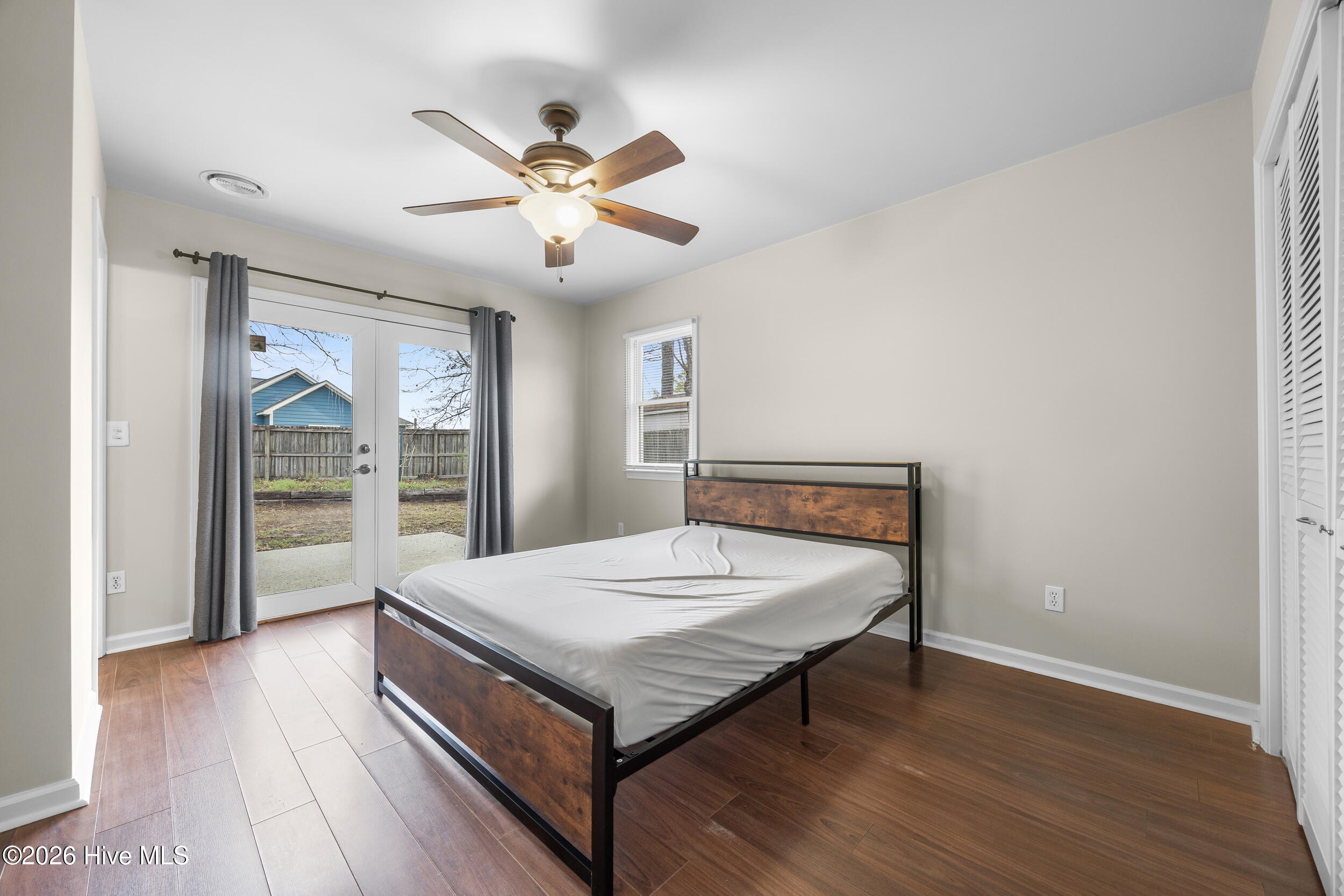 100560305 | Photo 23