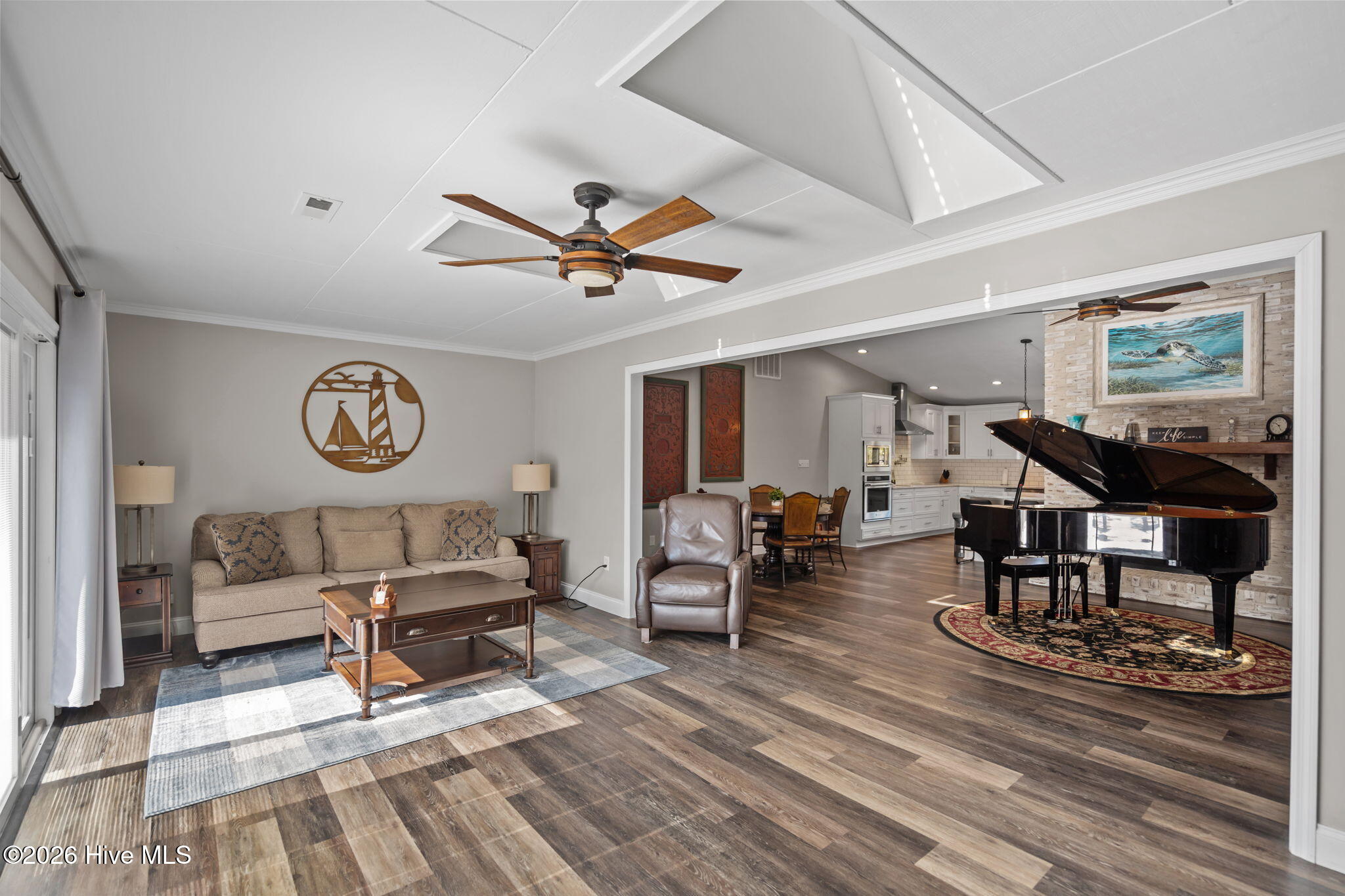 100554054 | Photo 33