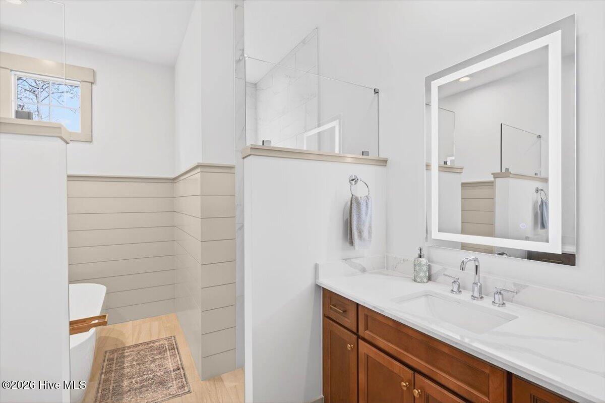 100549175 | Photo 18