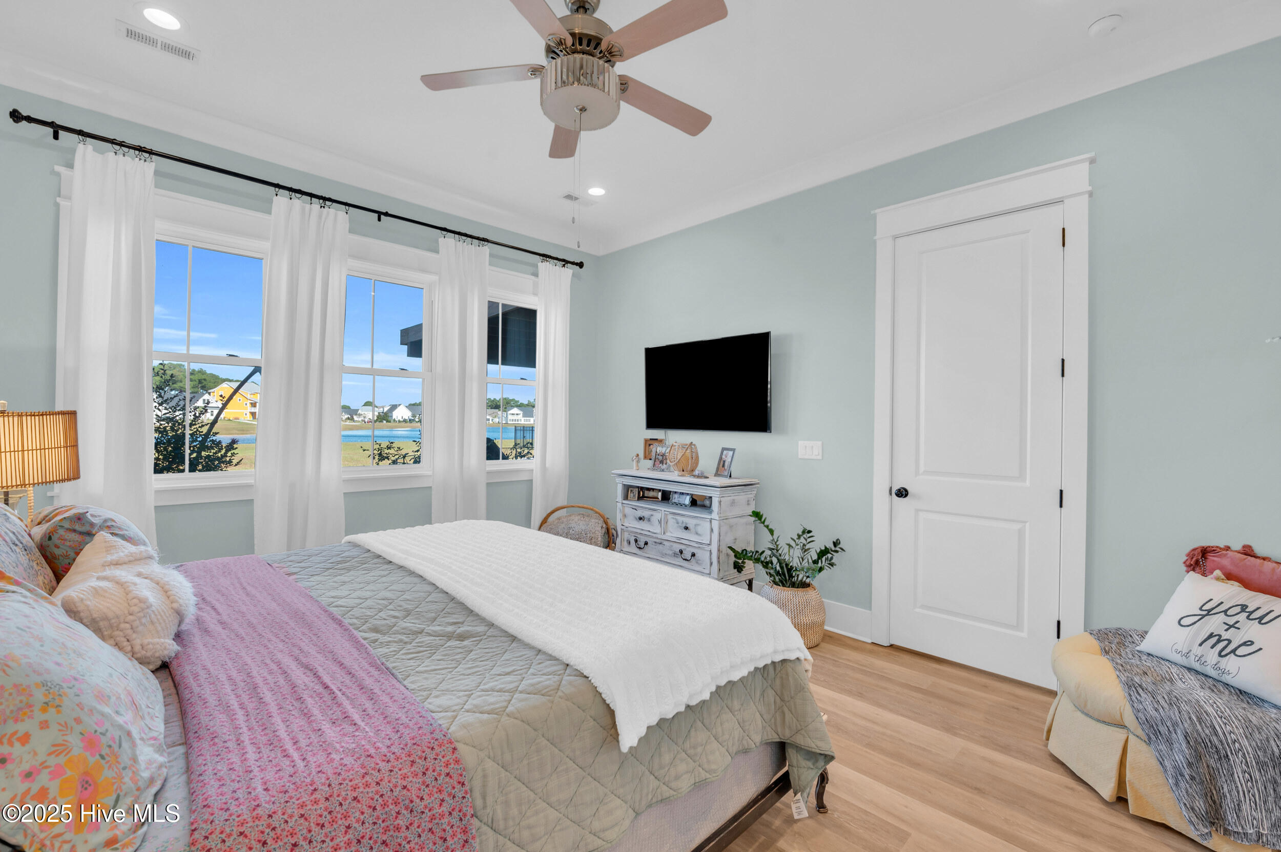 100543268 | Photo 24