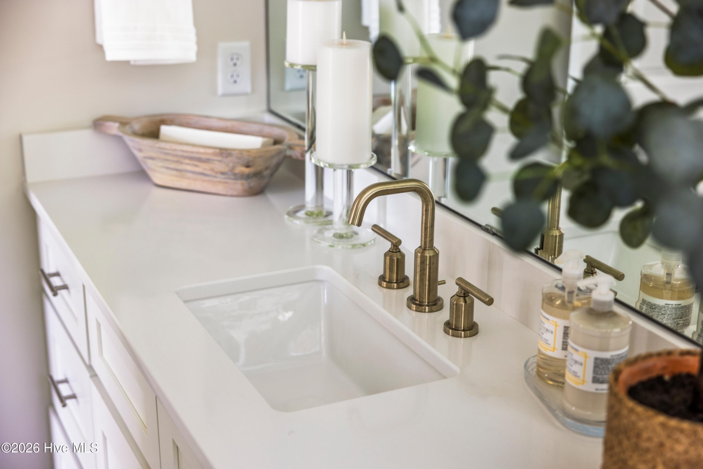 100546830 | Photo 37