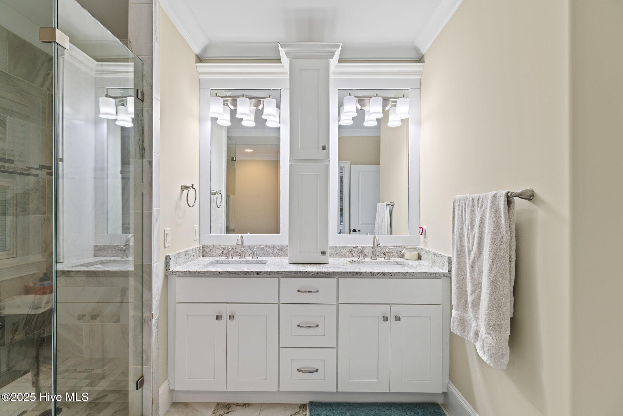 100548245 | Photo 31