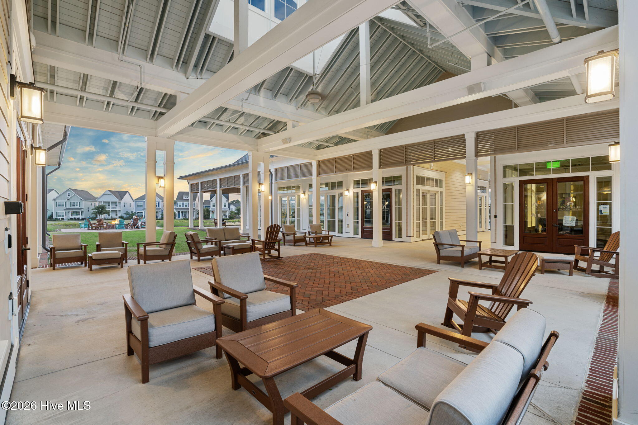 100548010 | Photo 39