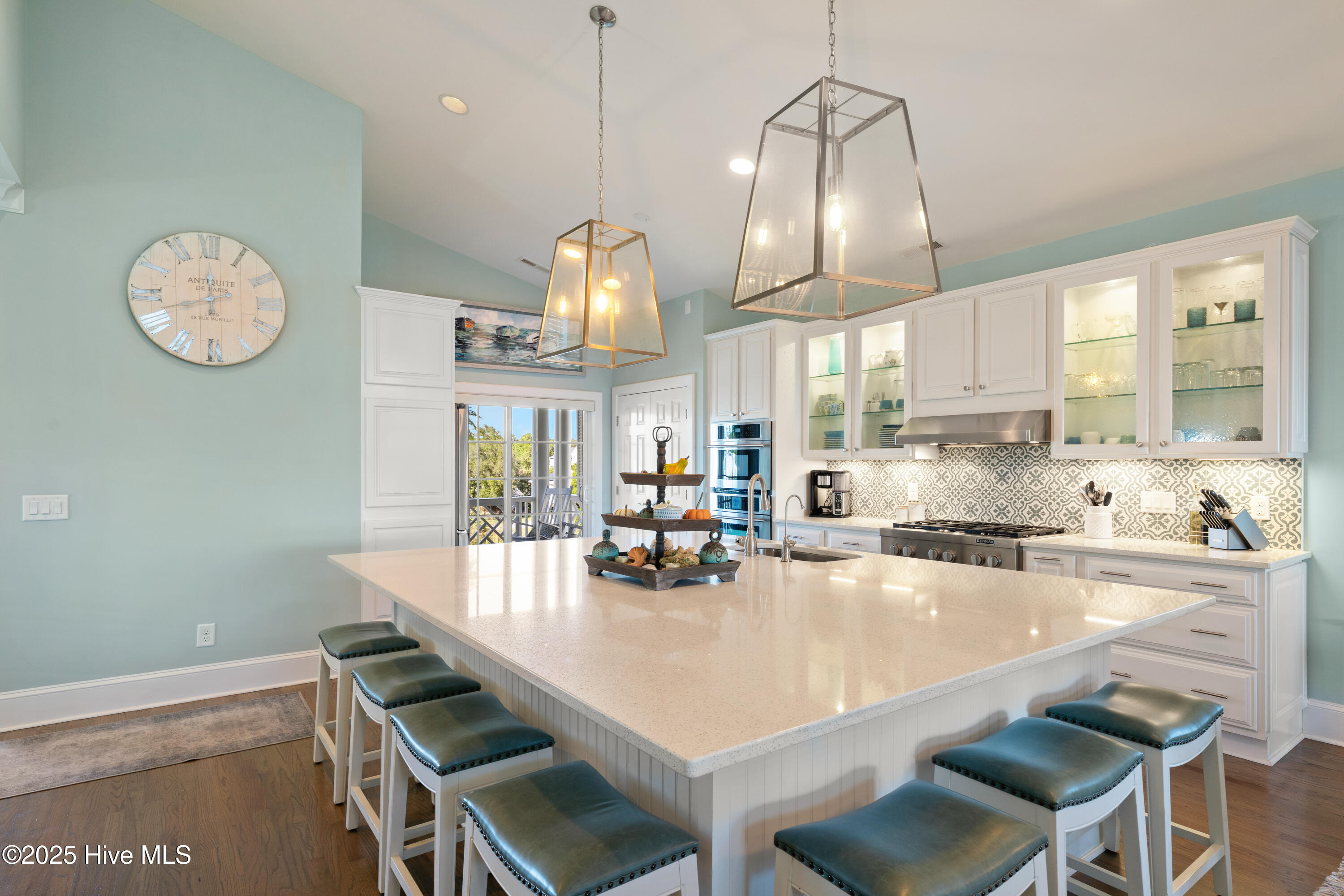 100541249 | Photo 42