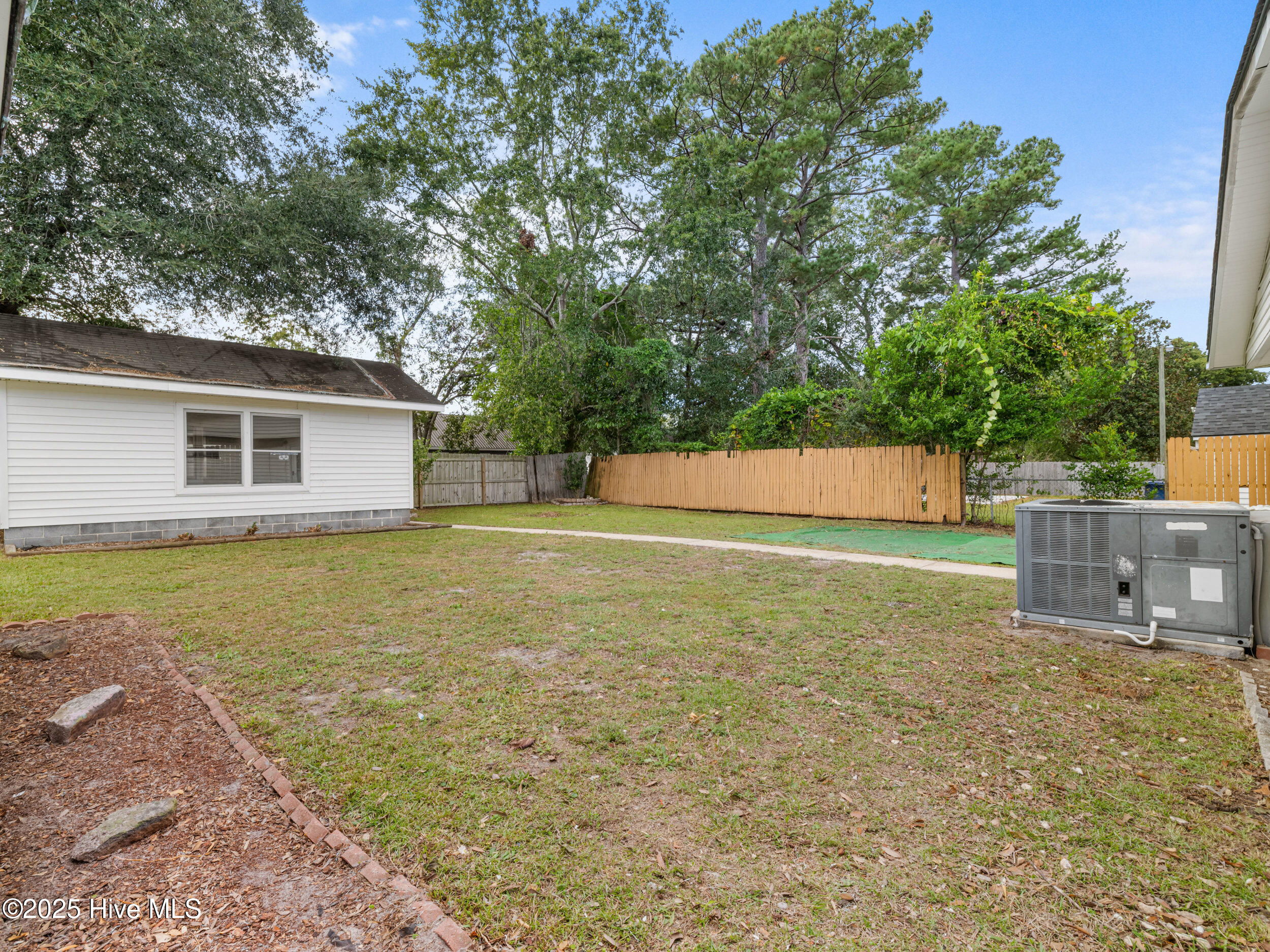 100536192 | Photo 36