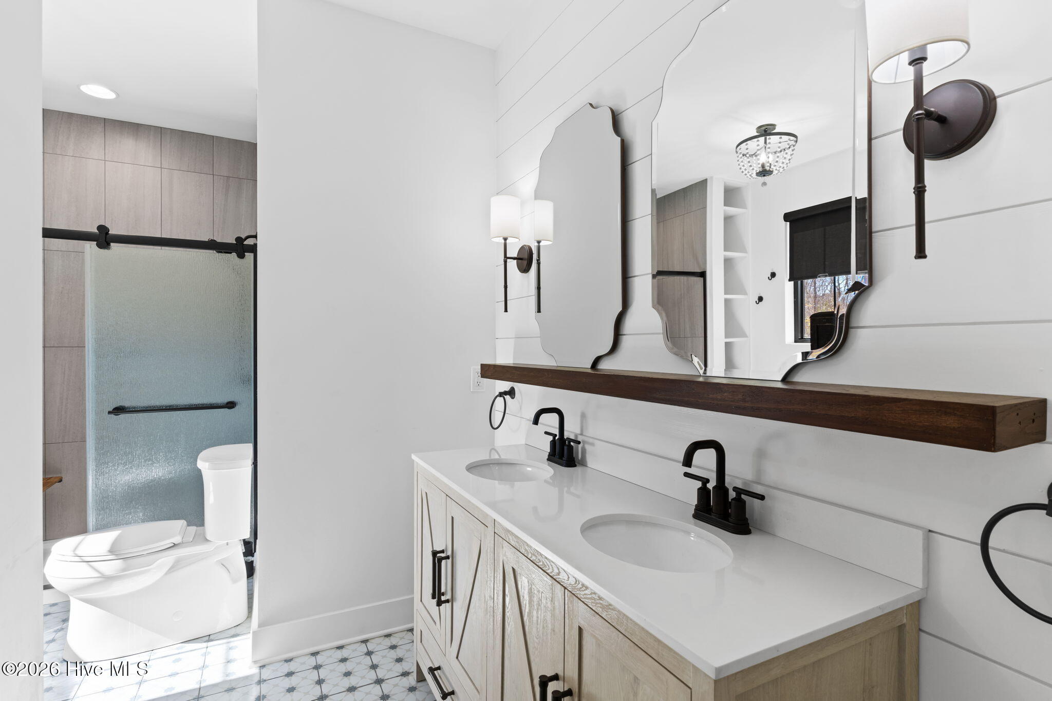 100554419 | Photo 45