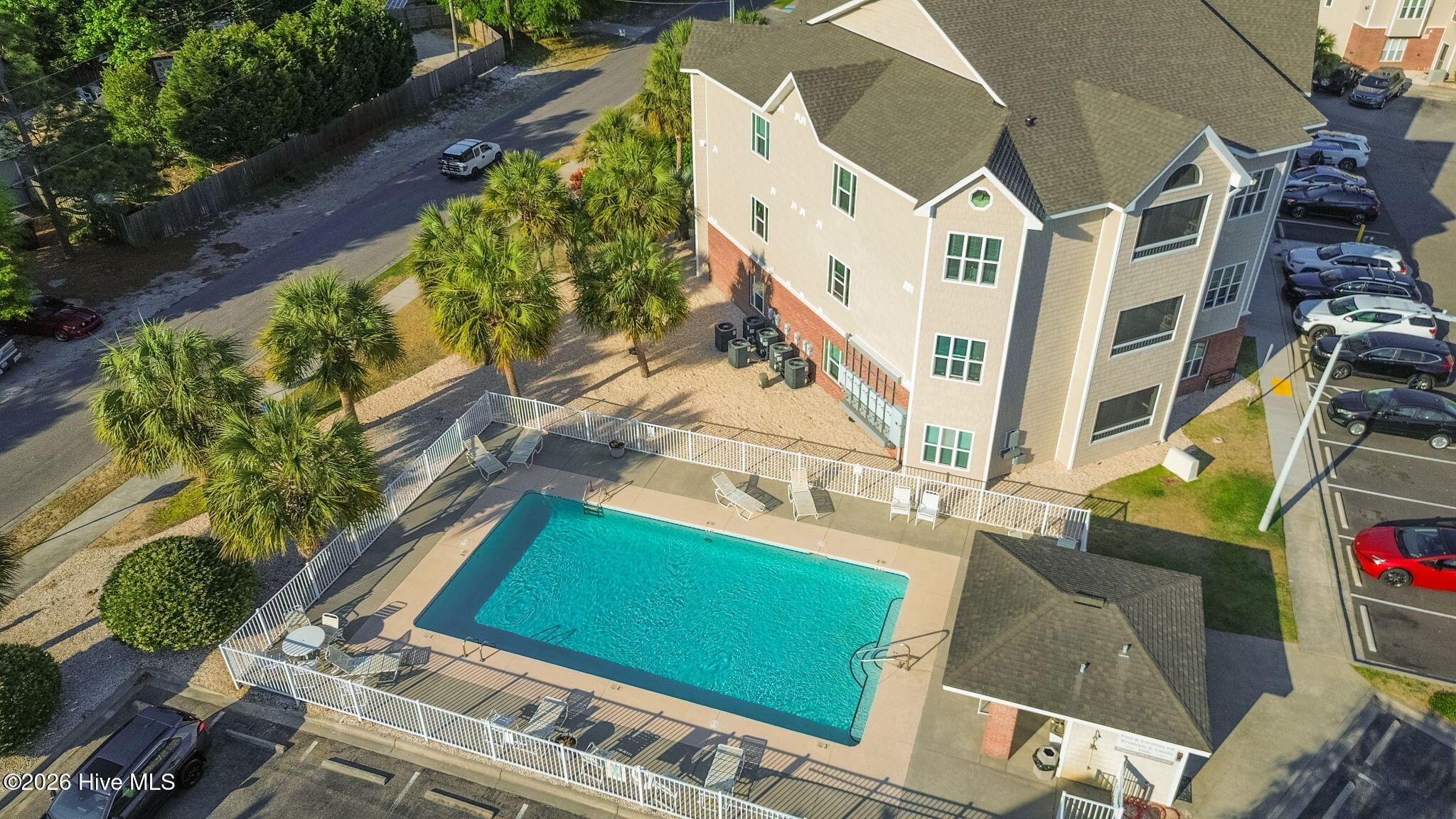 100570113 | Photo 27