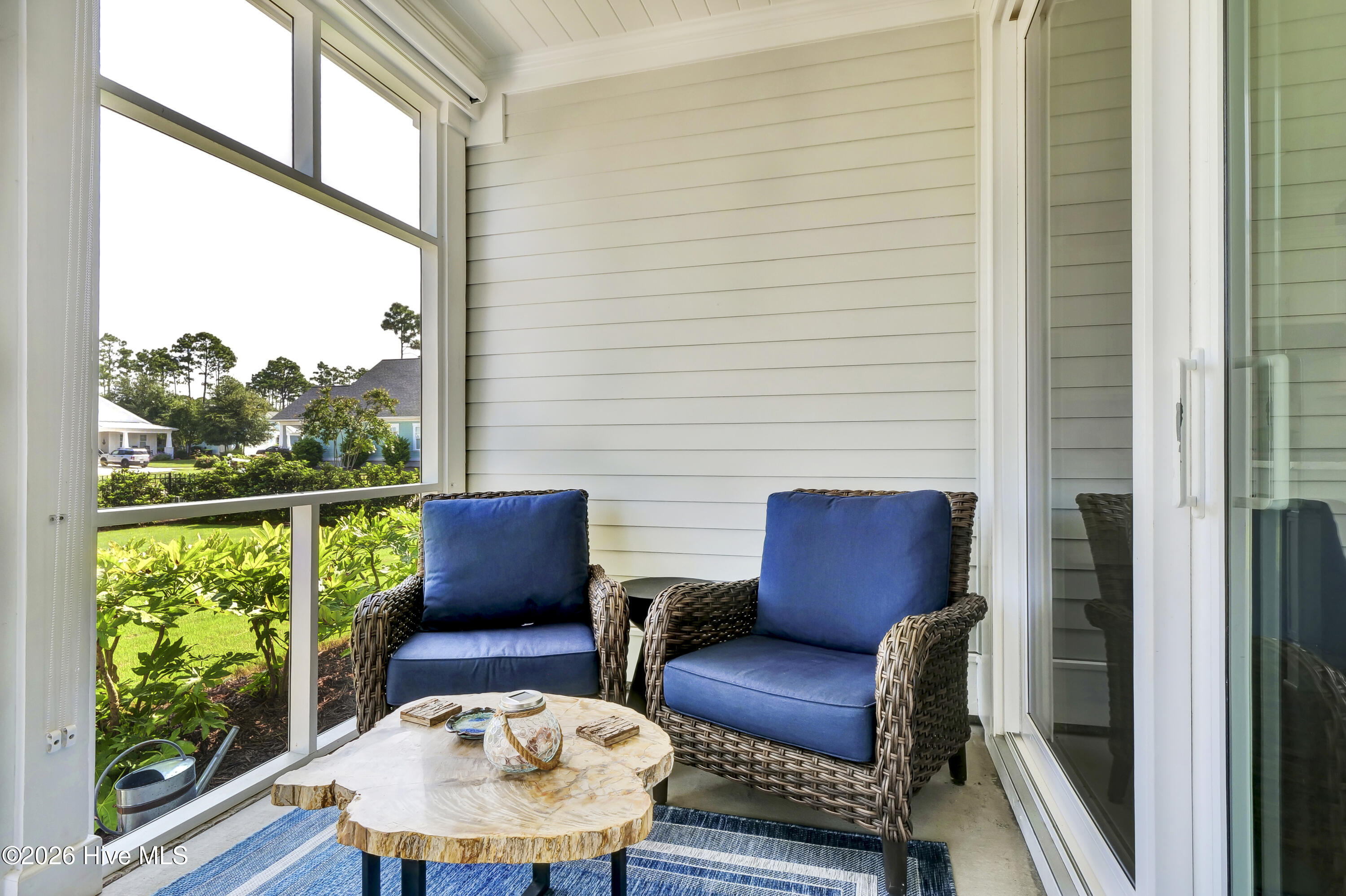 100569148 | Photo 18