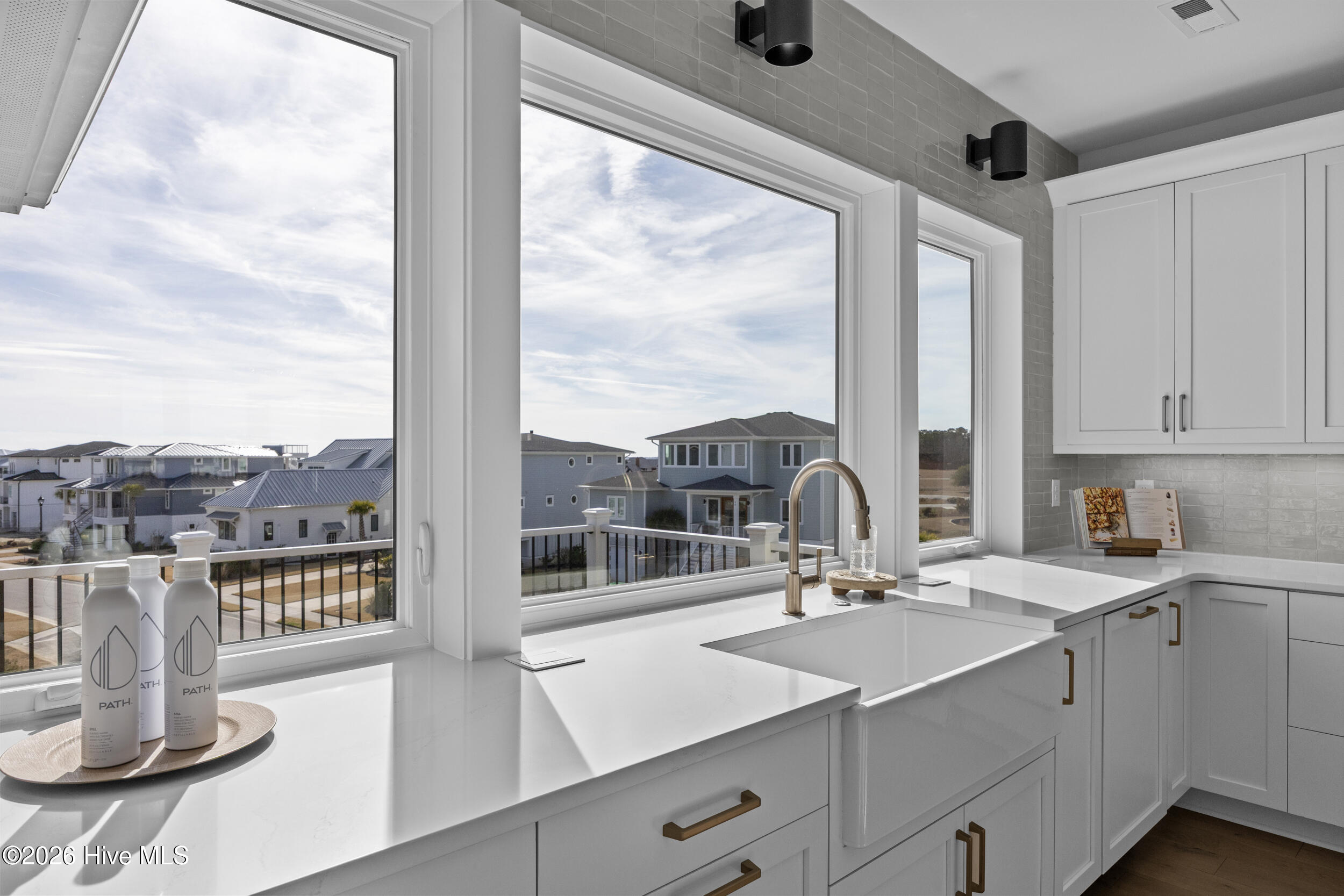 100551268 | Photo 16