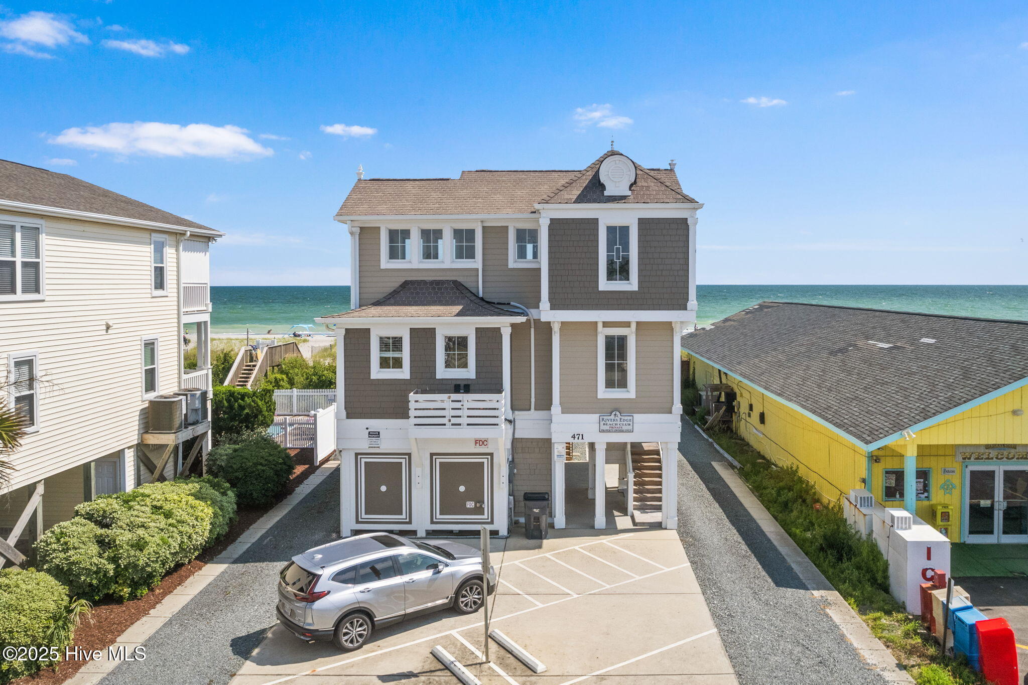 100560685 | Photo 39