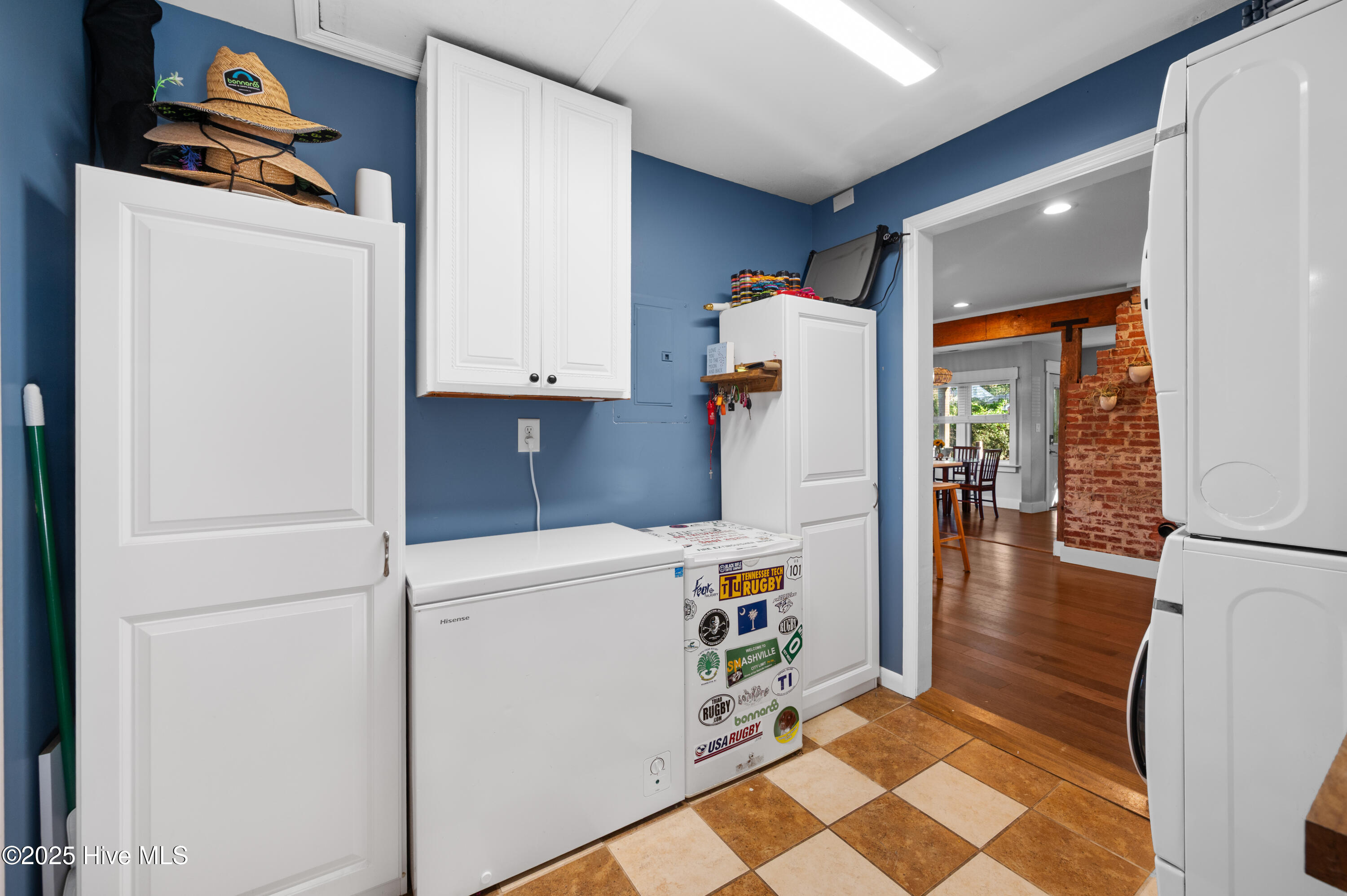 100542345 | Photo 28