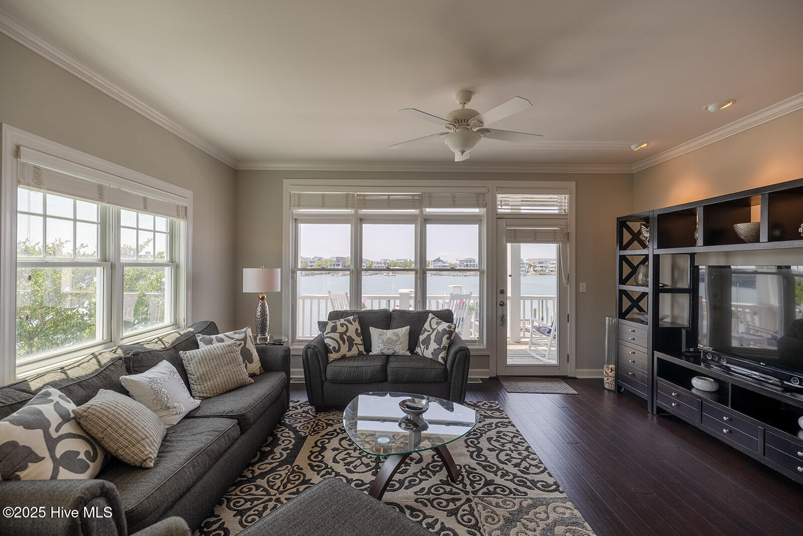 100508996 | Photo 16