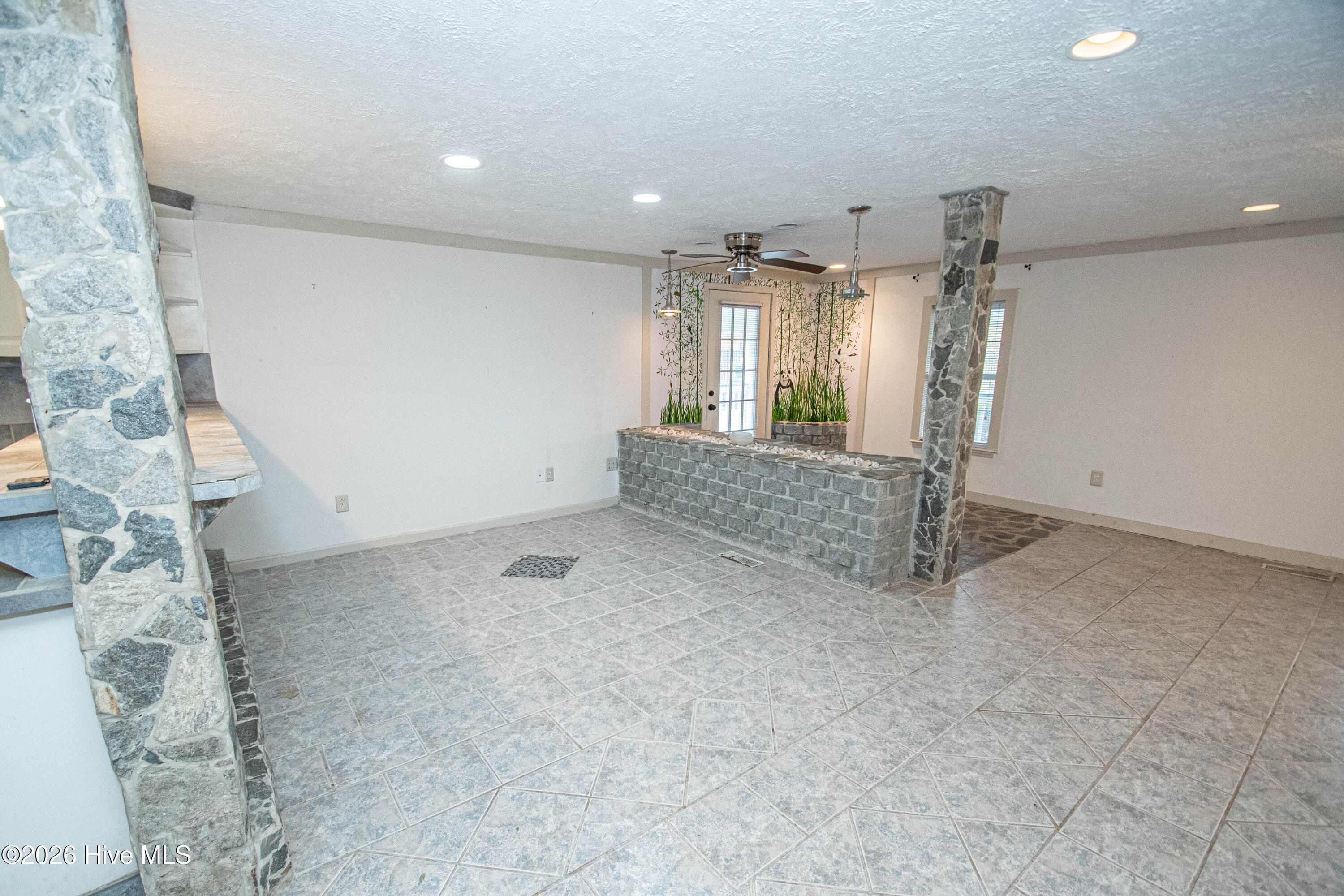 100554642 | Photo 56