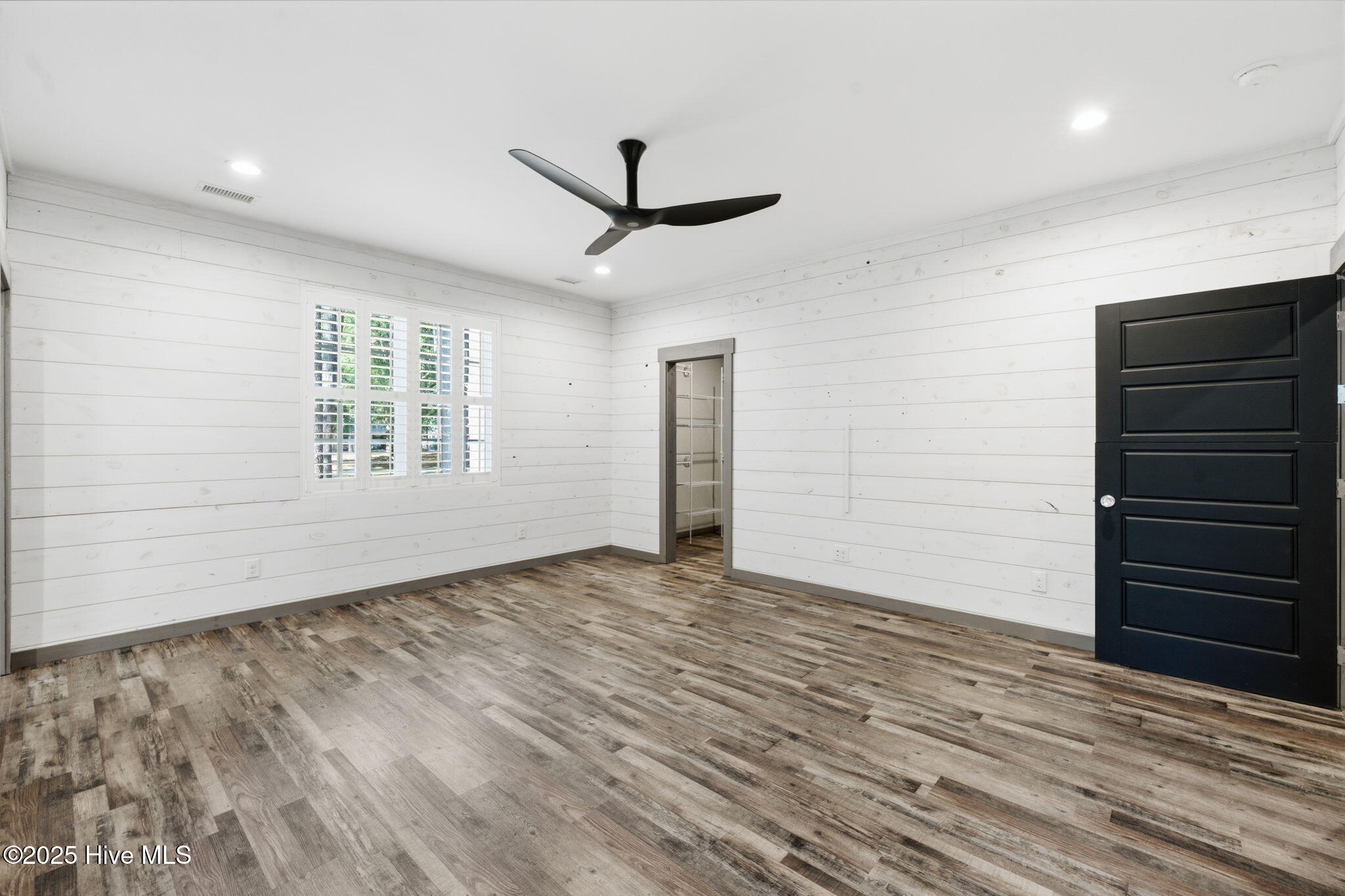 100535585 | Photo 103