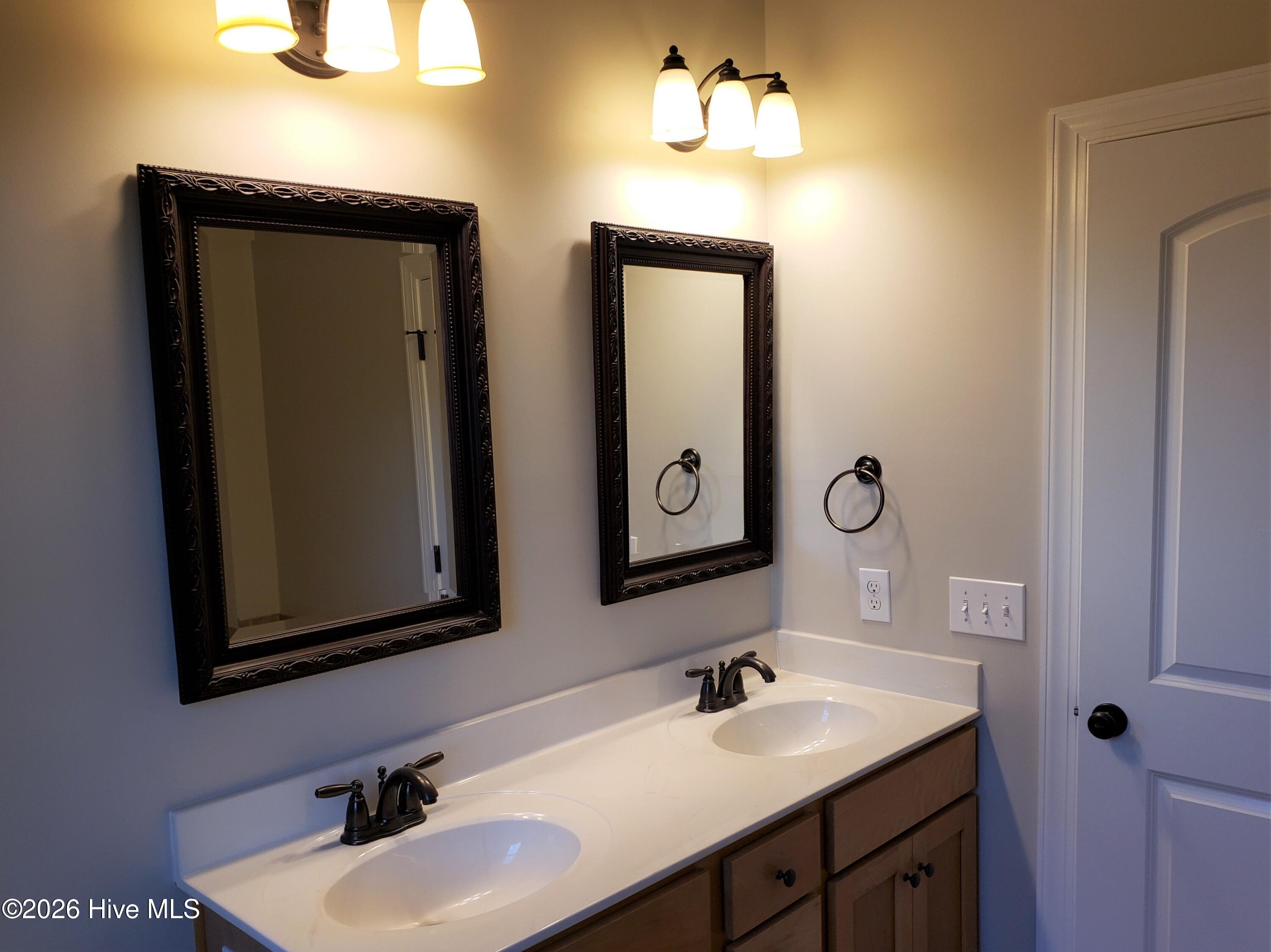 100551210 | Photo 13