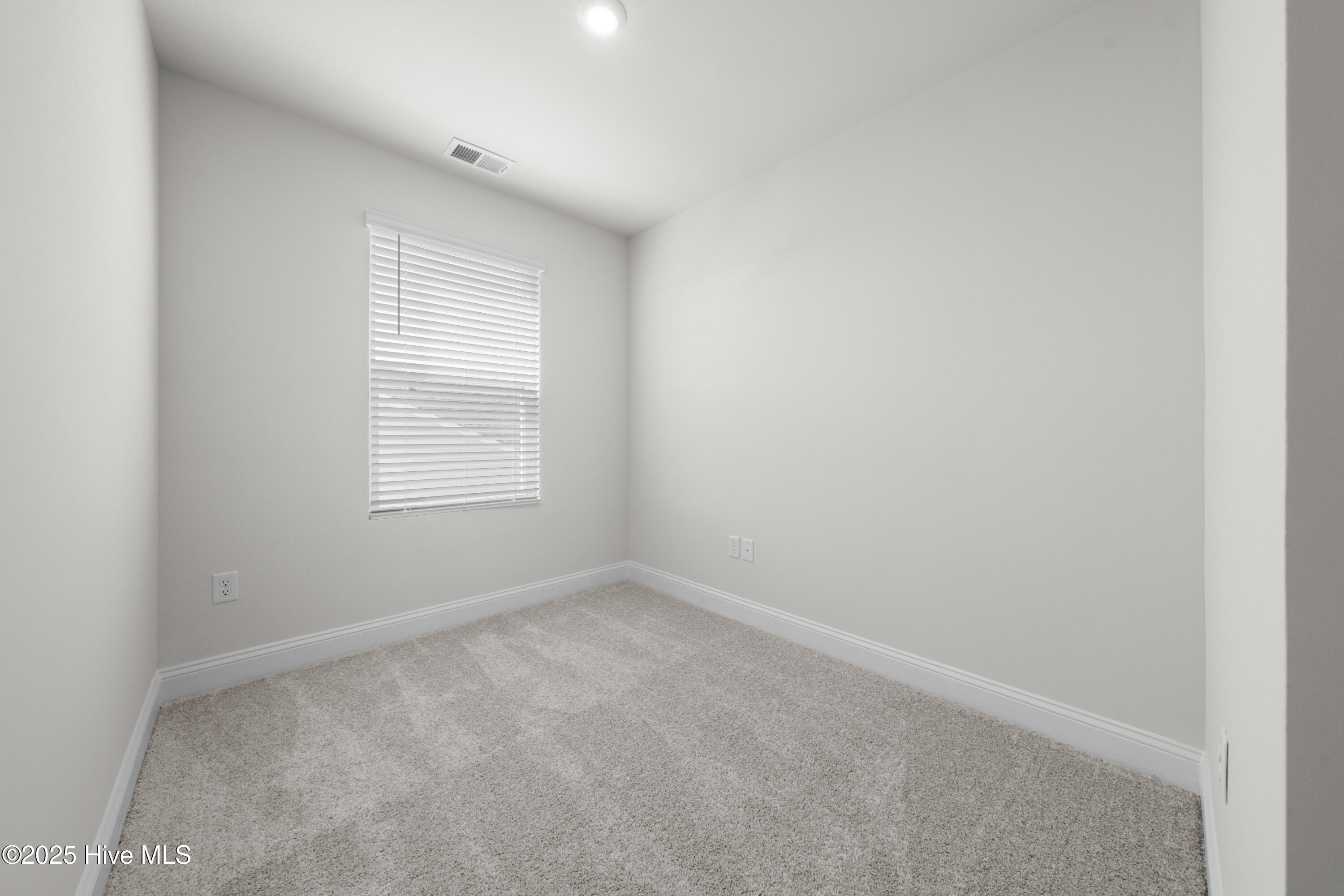 100565958 | Photo 42