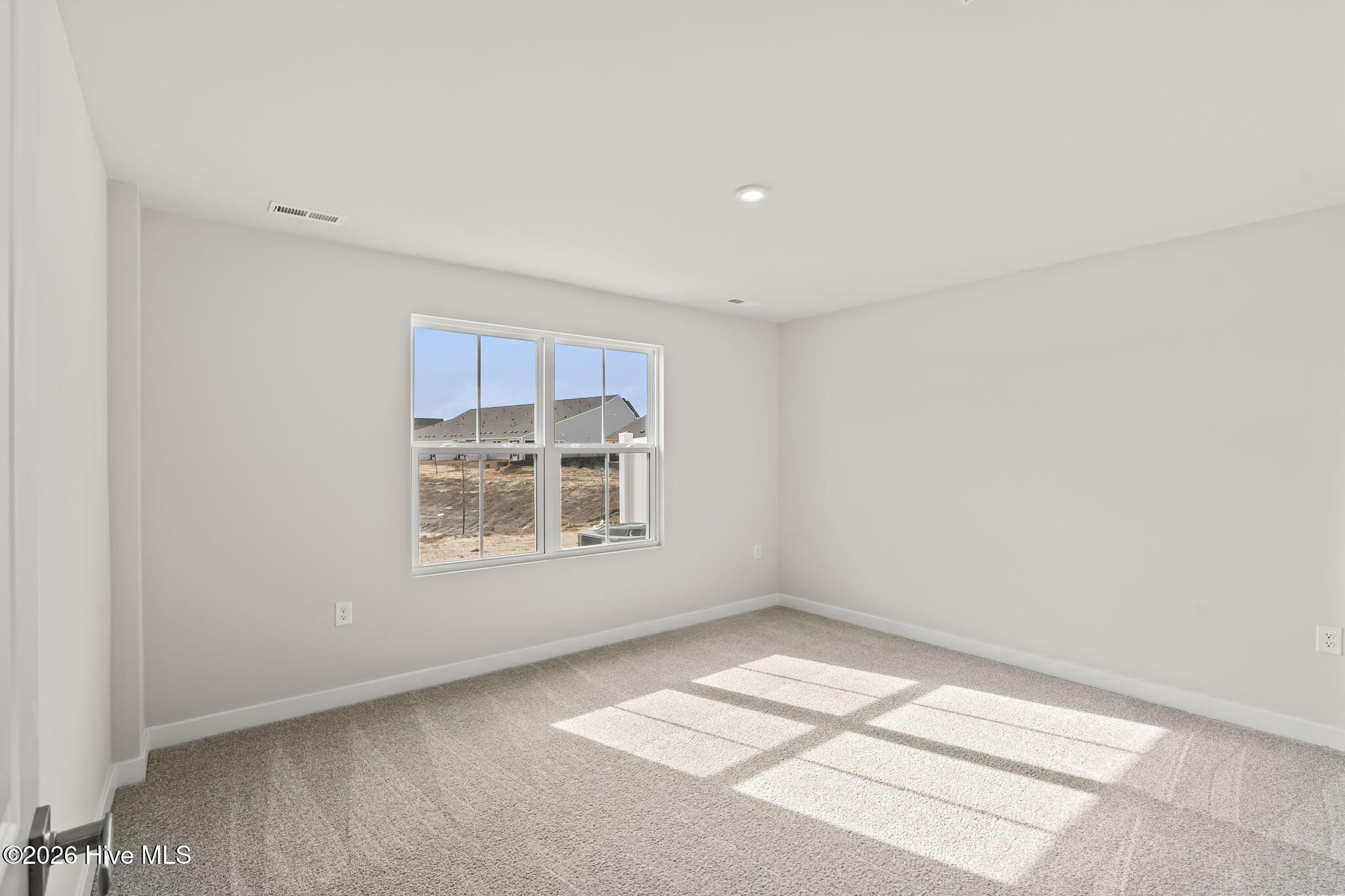 100546061 | Photo 11