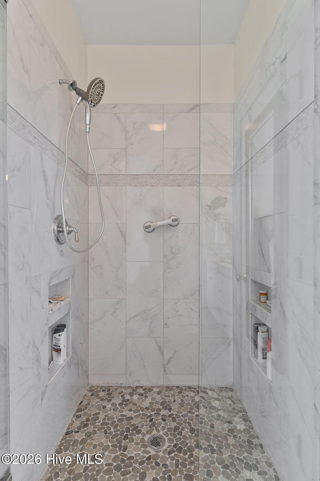 100562859 | Photo 22