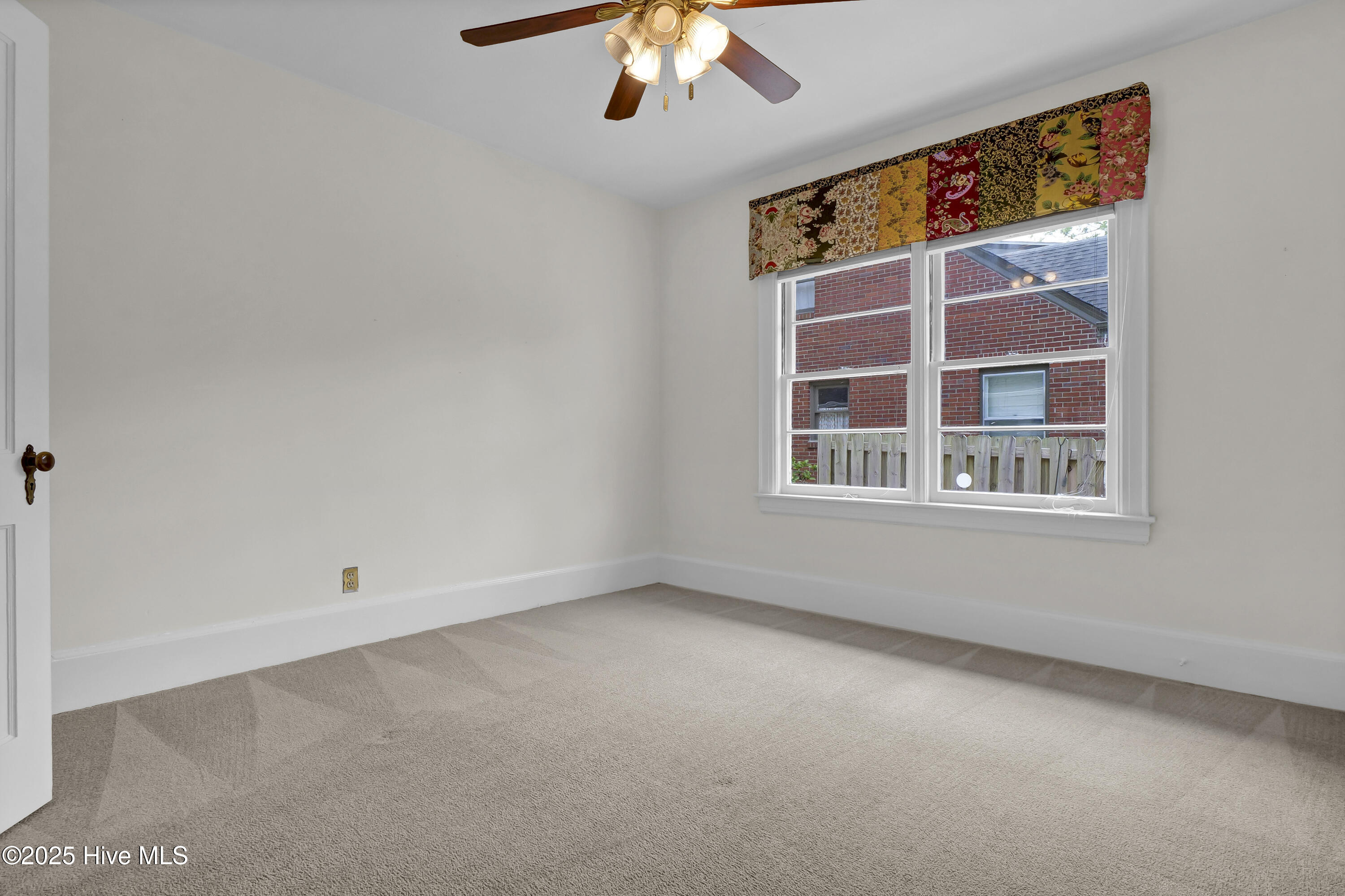 100564698 | Photo 31